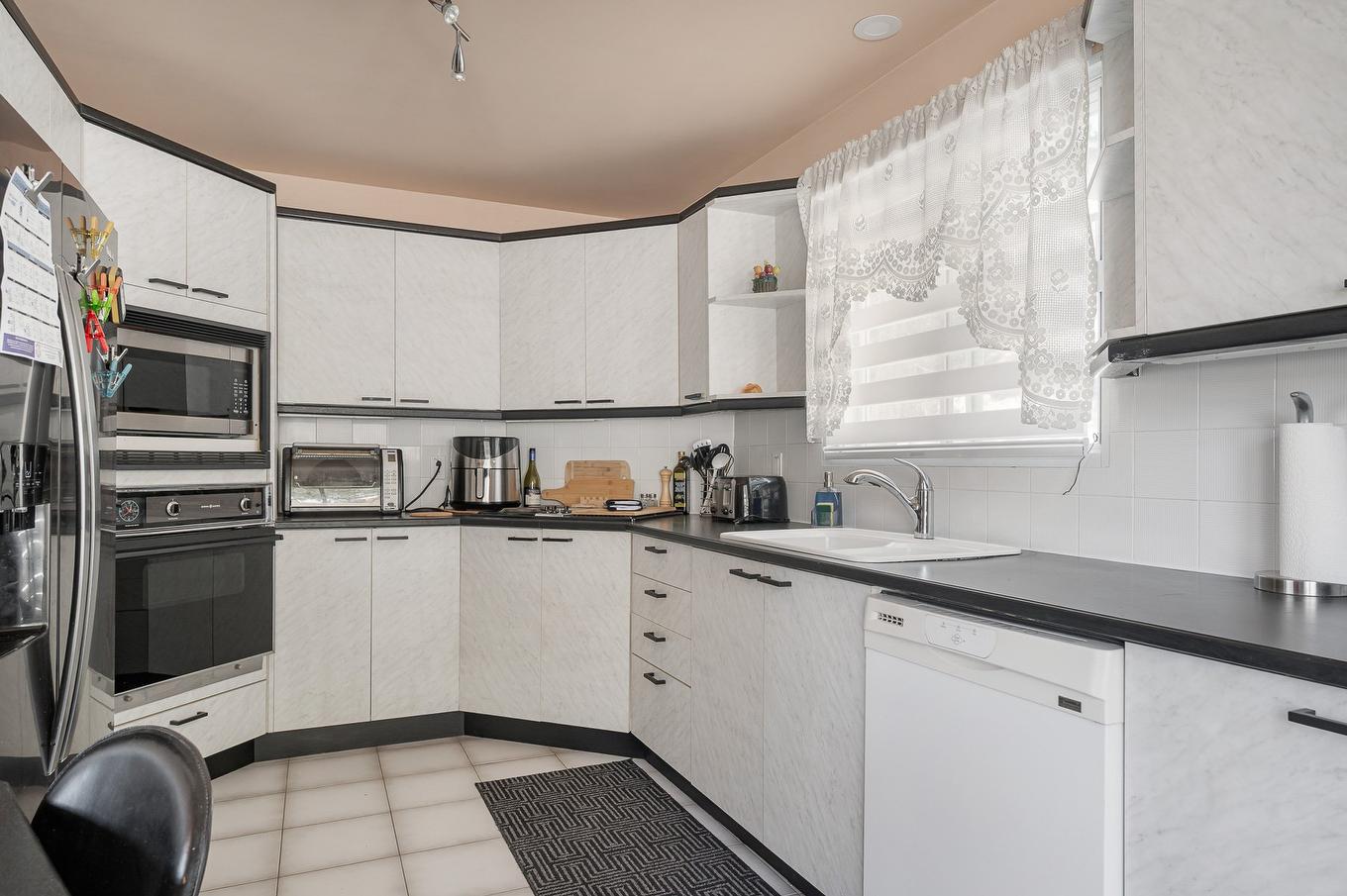 Kitchen - 541 Rue Principale, Saint-Sauveur, QC - Indoor Photo Showing Kitchen