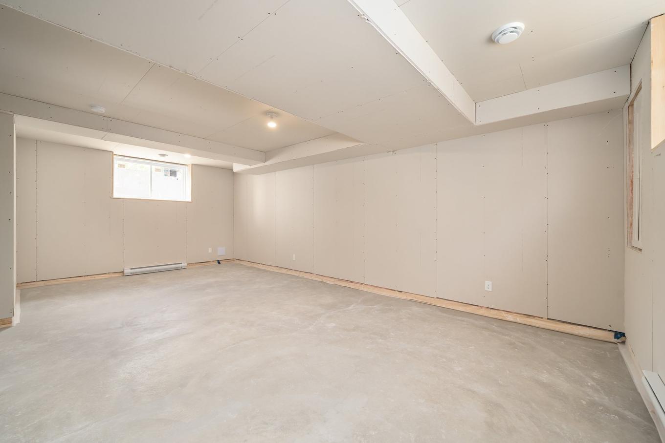 Family room - 4492 Boul. Westpark, Montréal (Pierrefonds-Roxboro), QC - Indoor