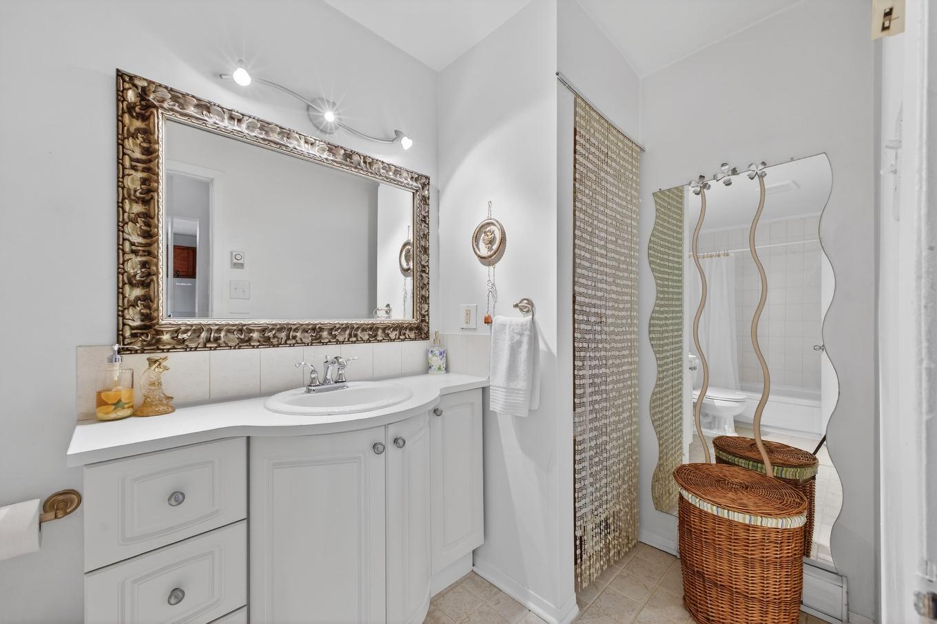 Salle de bains - 101-2540 Rue St-Antoine O., Montréal (Le Sud-Ouest), QC - Indoor Photo Showing Bathroom