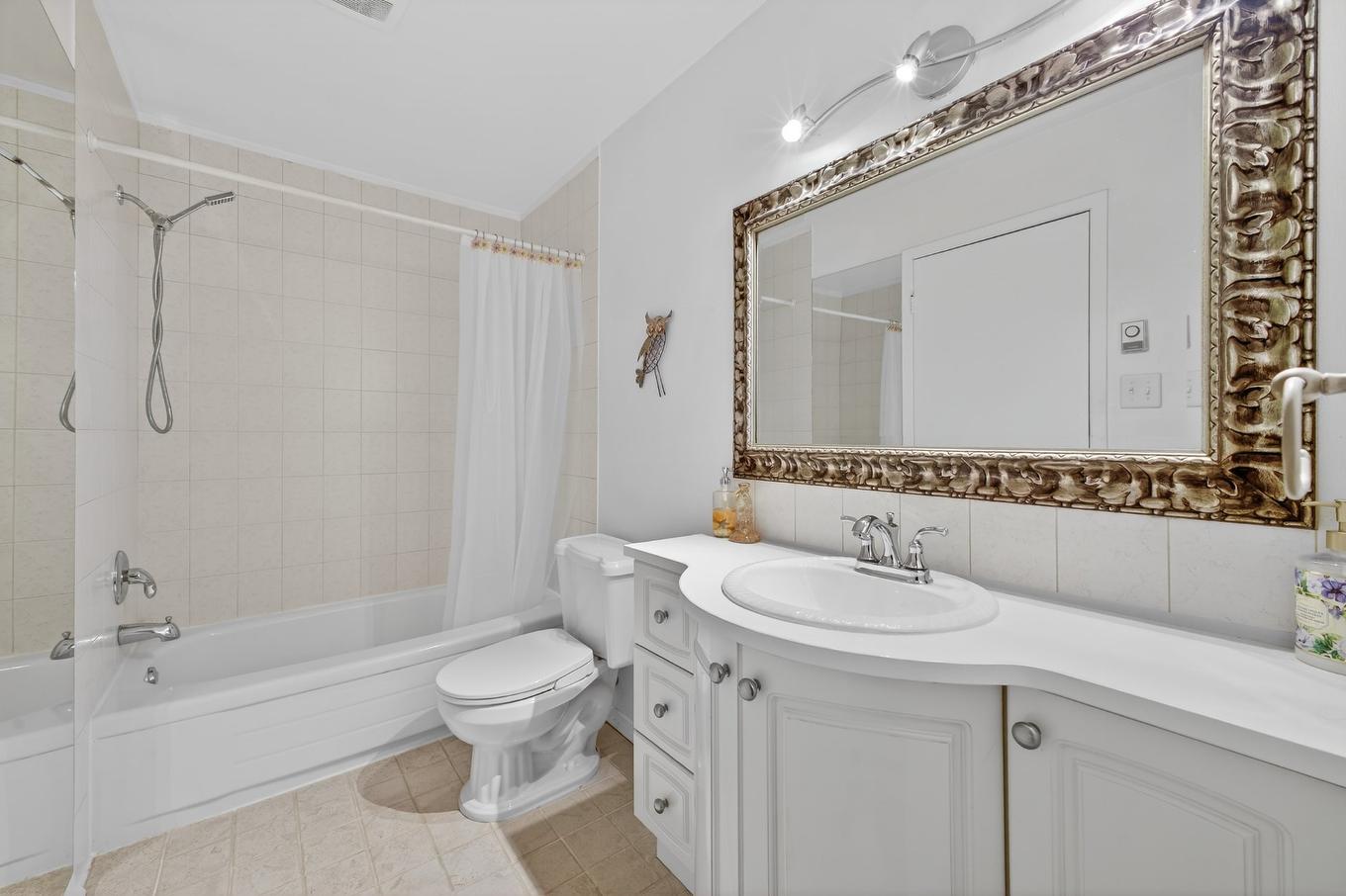 Salle de bains - 101-2540 Rue St-Antoine O., Montréal (Le Sud-Ouest), QC - Indoor Photo Showing Bathroom