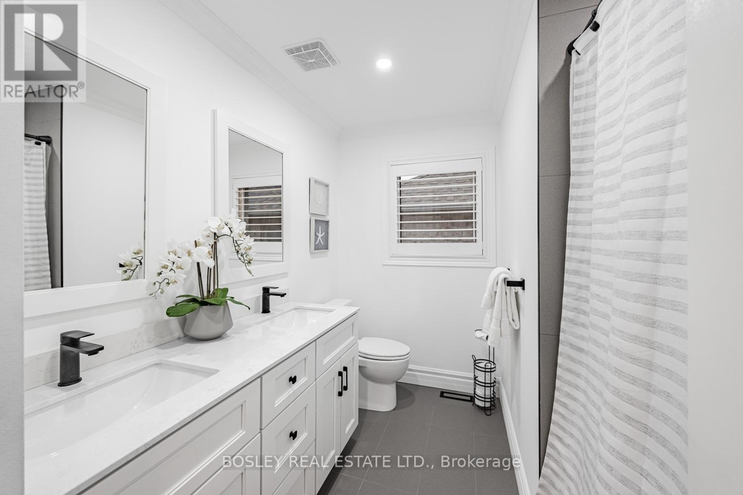 6358 Lisgar Drive, Mississauga, ON - Indoor Photo Showing Bathroom