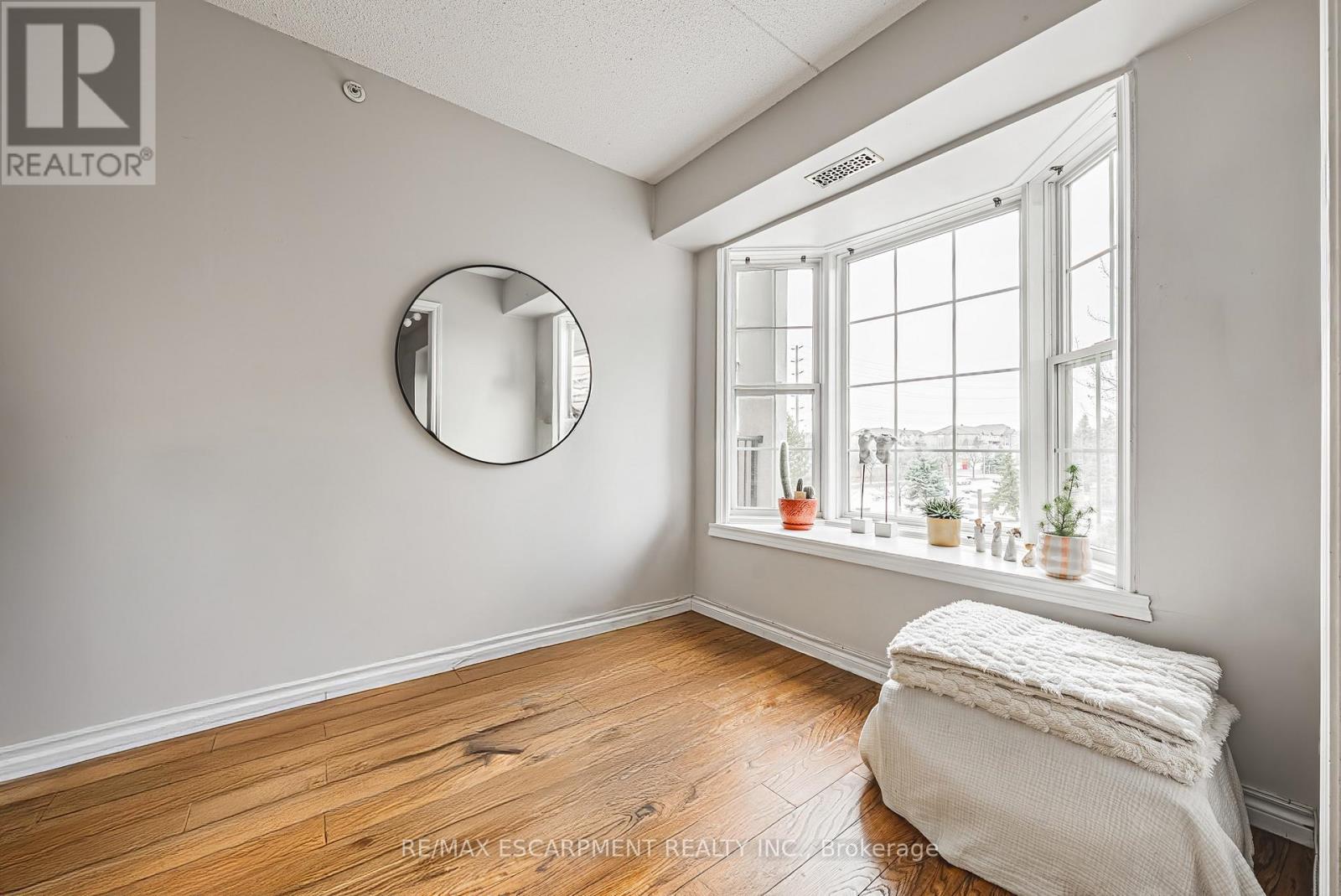 313 - 1451 Walkers Line, Burlington, ON - Indoor