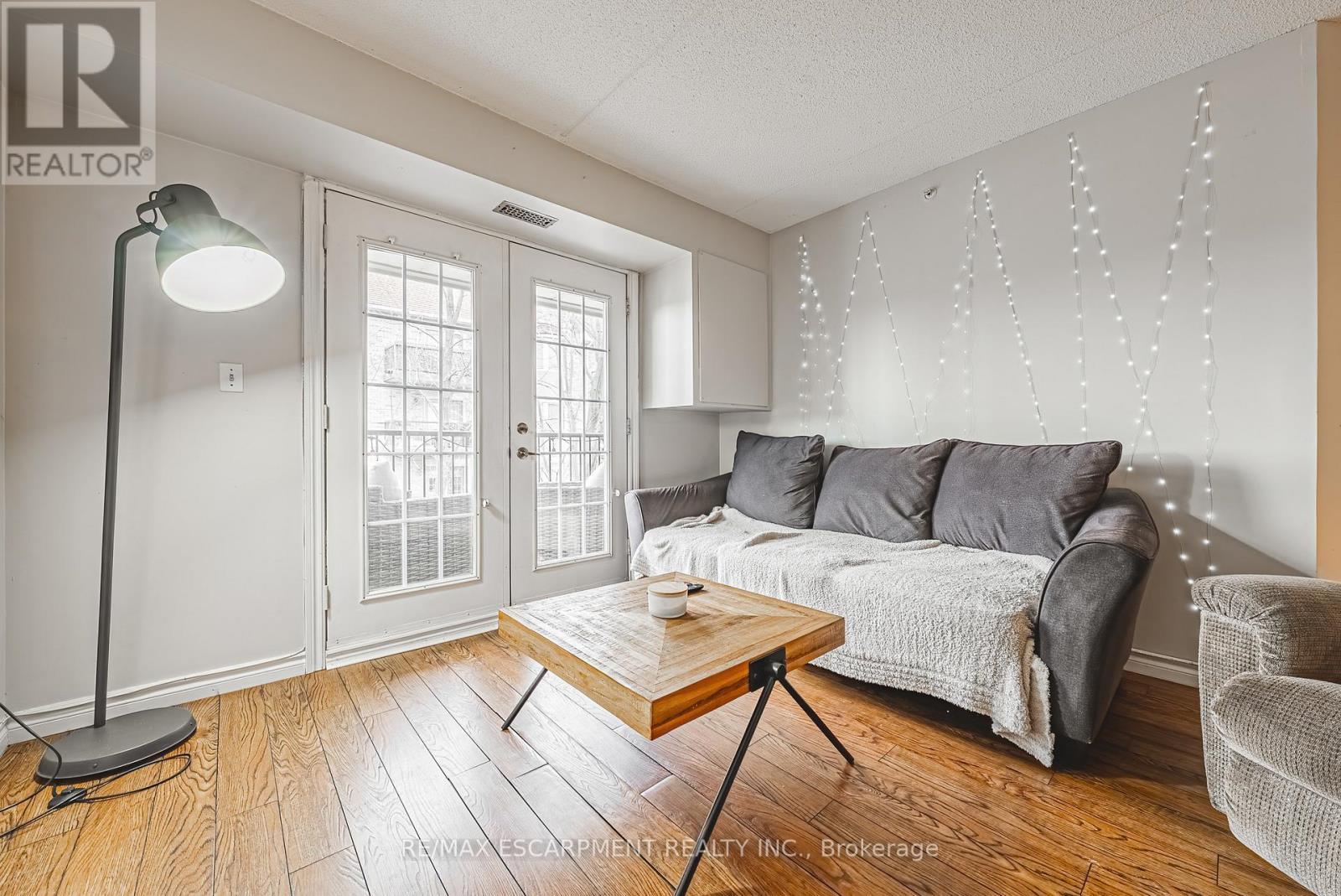 313 - 1451 Walkers Line, Burlington, ON - Indoor Photo Showing Living Room