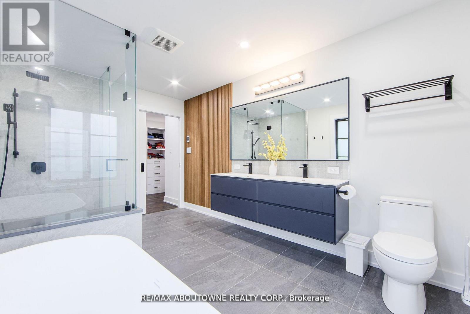 1319 Greeneagle Drive, Oakville, ON - Indoor Photo Showing Bathroom