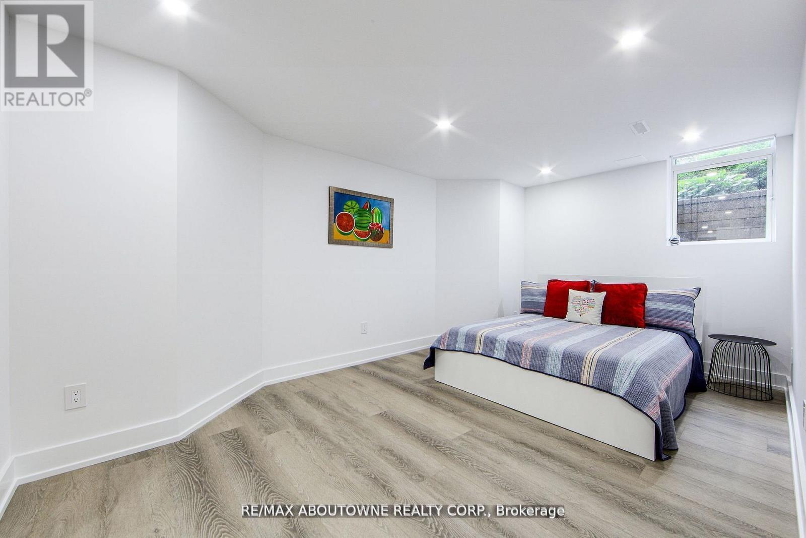 1319 Greeneagle Drive, Oakville, ON - Indoor