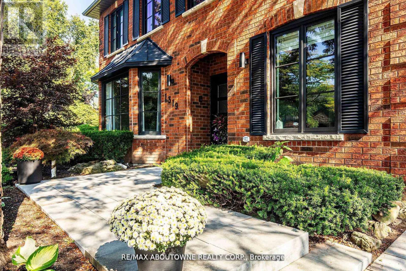 1319 Greeneagle Drive, Oakville, ON - Outdoor