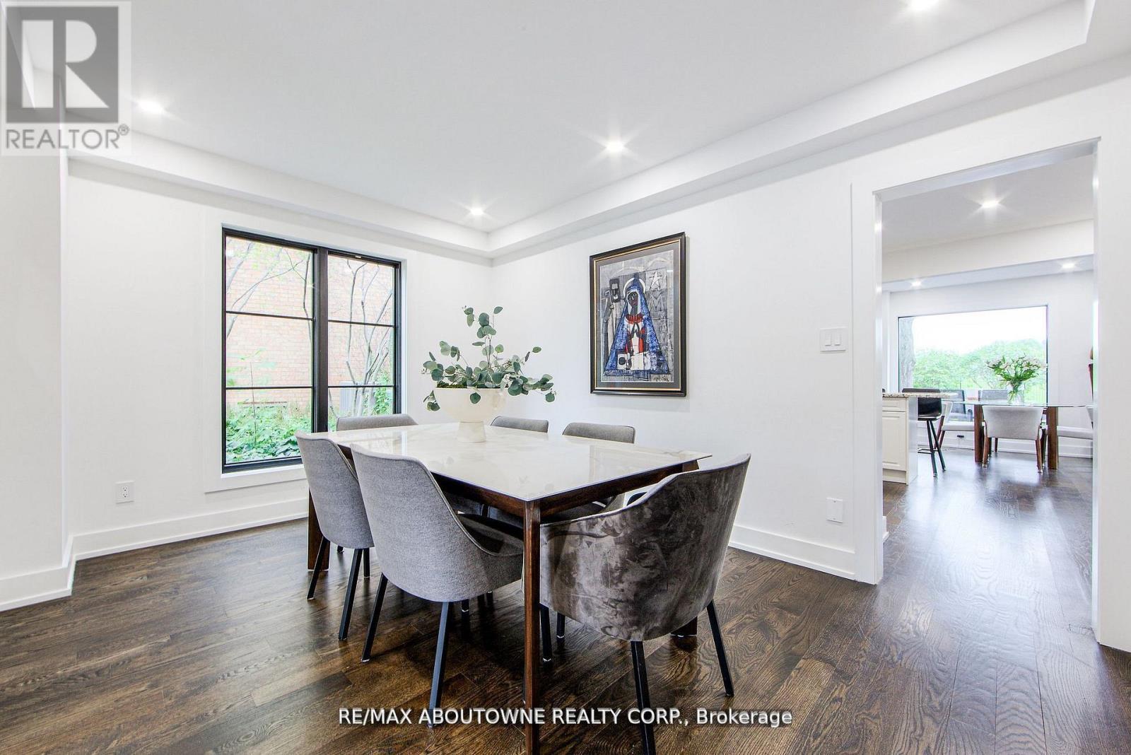 1319 Greeneagle Drive, Oakville, ON - Indoor Photo Showing Dining Room