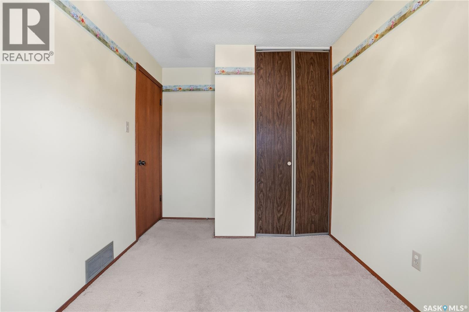 986 Garry Street N, Regina, SK - Indoor Photo Showing Other Room