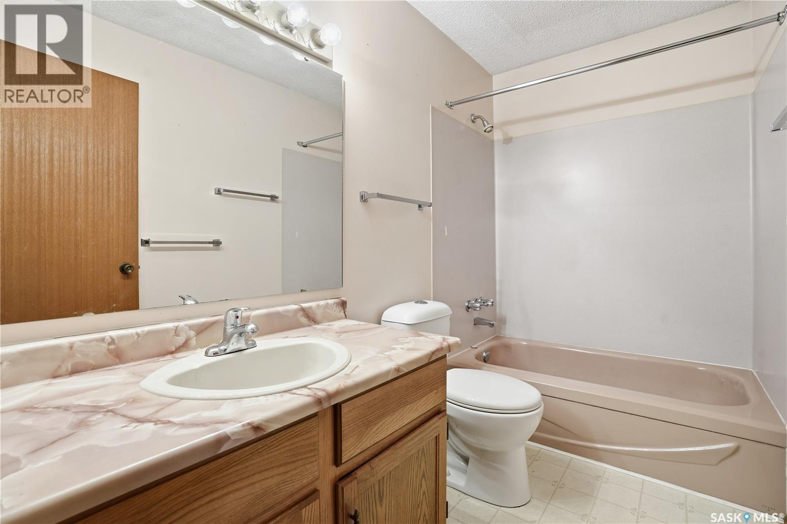 986 Garry Street N, Regina, SK - Indoor Photo Showing Bathroom