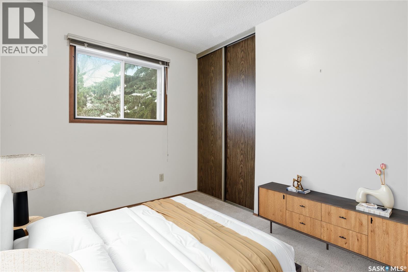 986 Garry Street N, Regina, SK - Indoor Photo Showing Bedroom