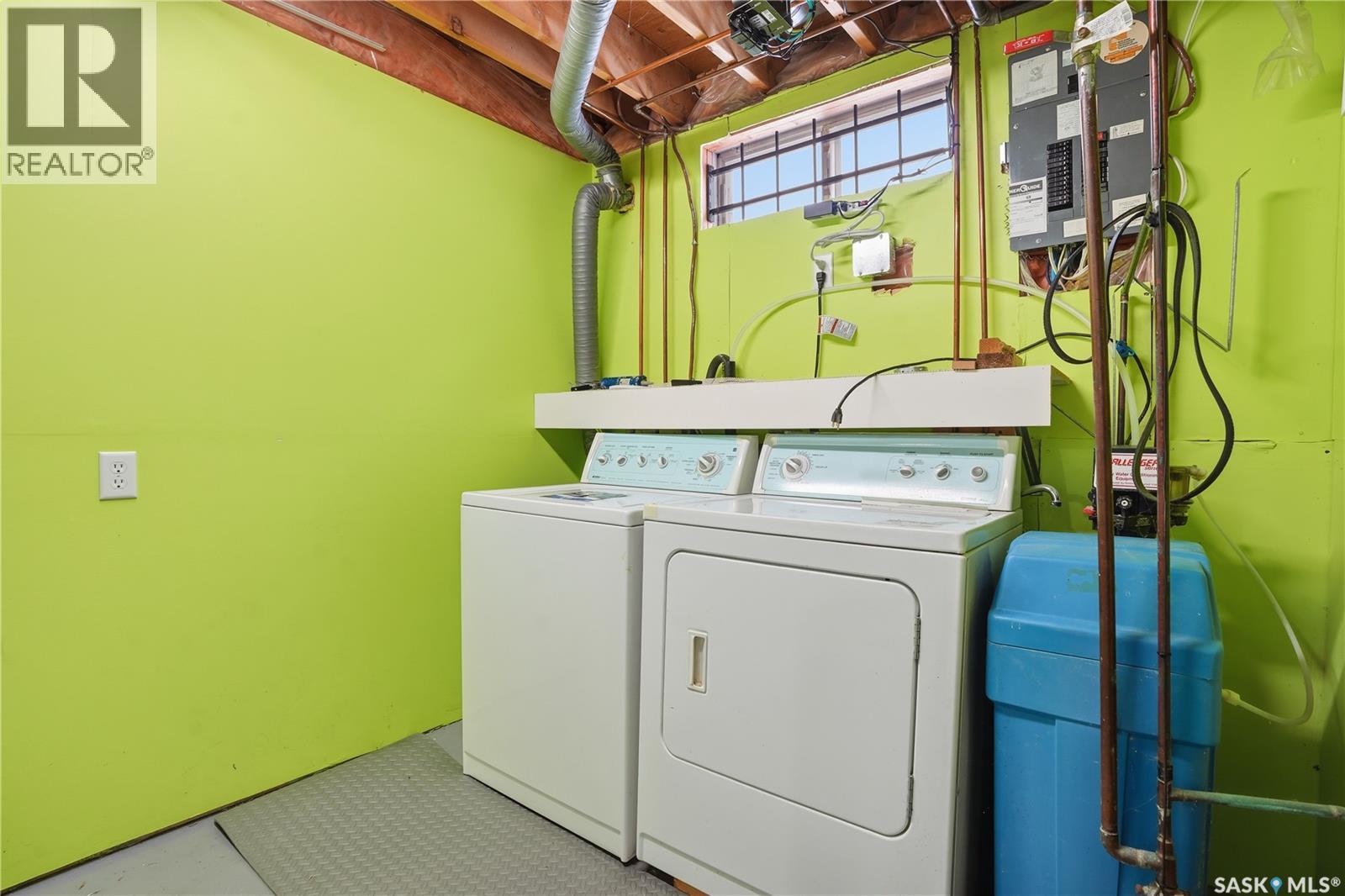 986 Garry Street N, Regina, SK - Indoor Photo Showing Laundry Room