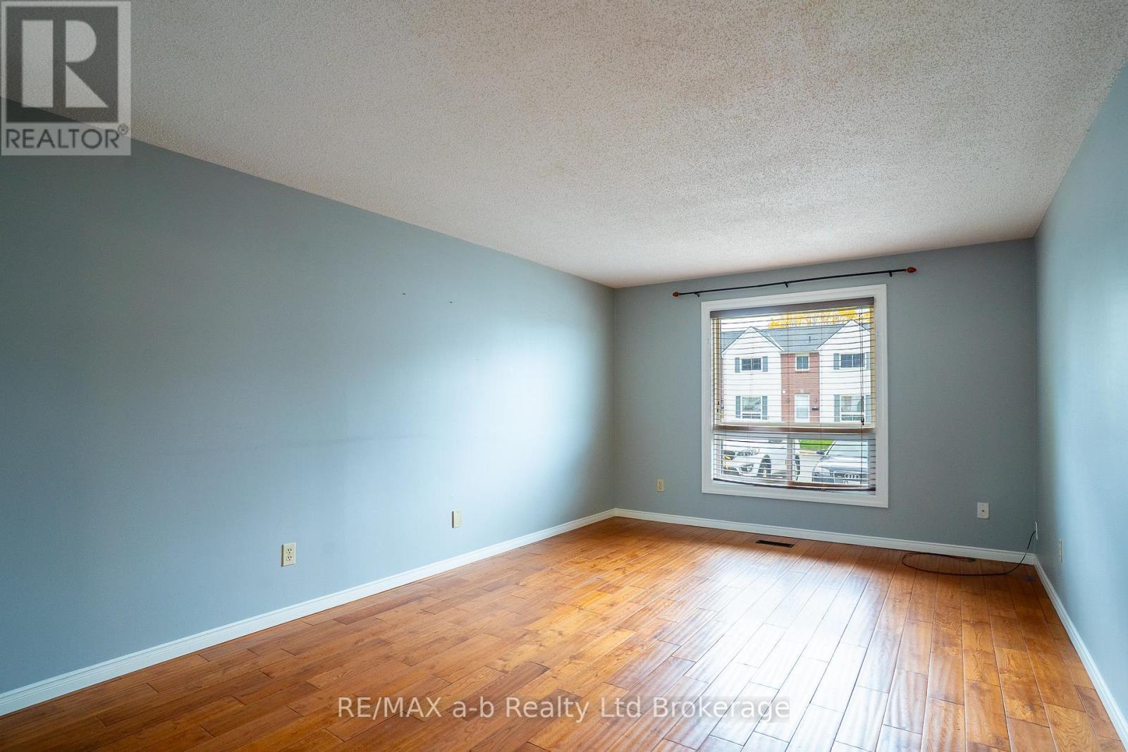 6 - 380 Quarter Line, Tillsonburg, ON - Indoor Photo Showing Other Room