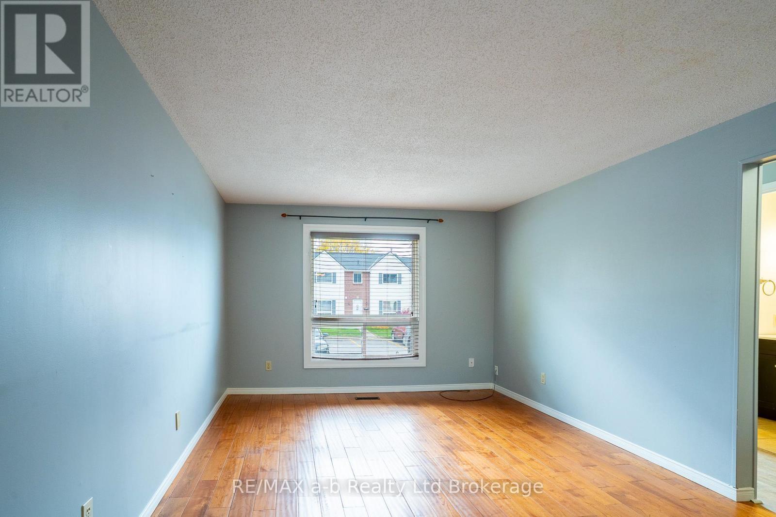 6 - 380 Quarter Line, Tillsonburg, ON - Indoor Photo Showing Other Room