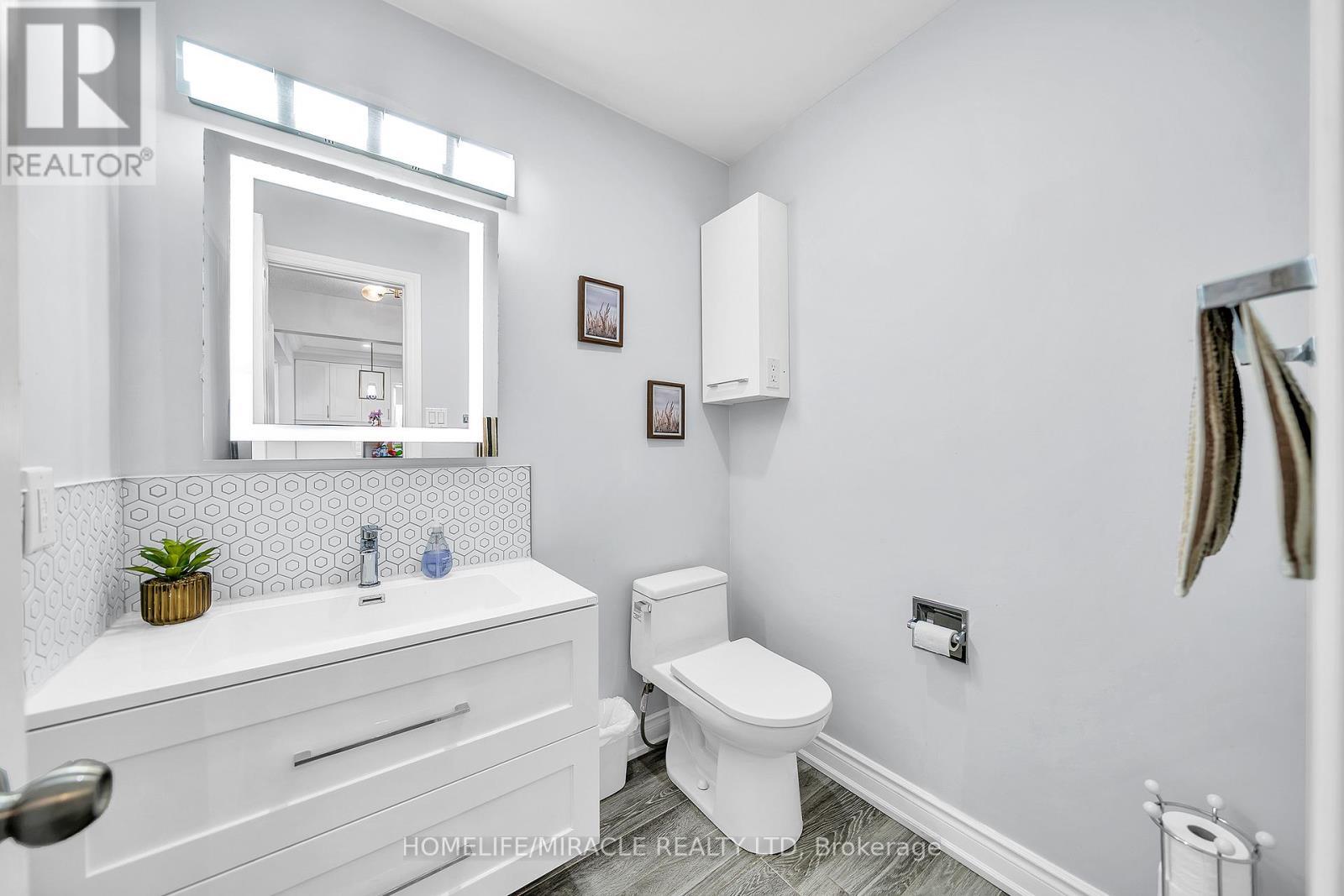 7 Houghton Court, Whitby, ON - Indoor Photo Showing Bathroom