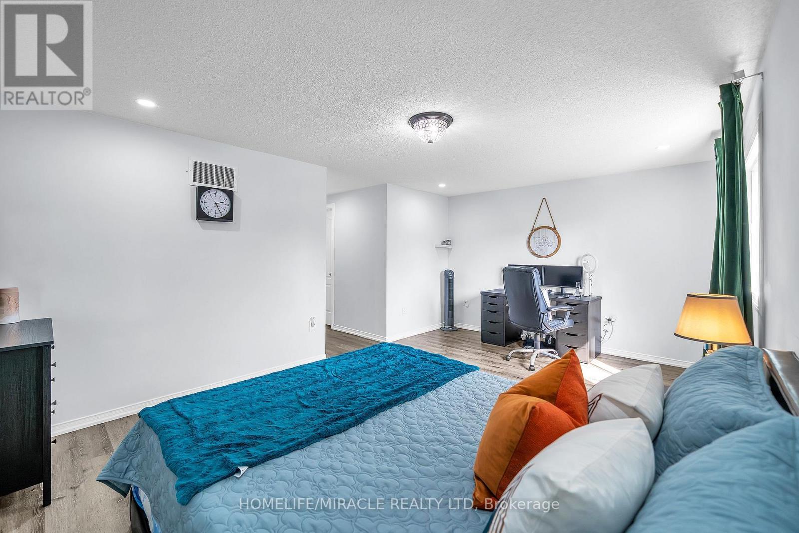 7 Houghton Court, Whitby, ON - Indoor Photo Showing Bedroom