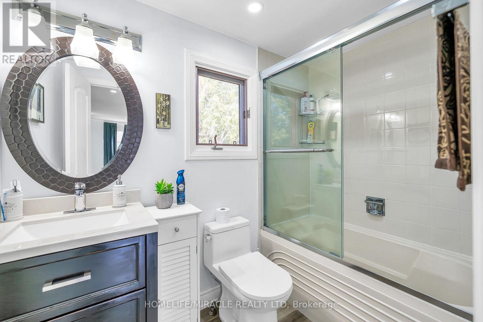 7 Houghton Court, Whitby, ON - Indoor Photo Showing Bathroom