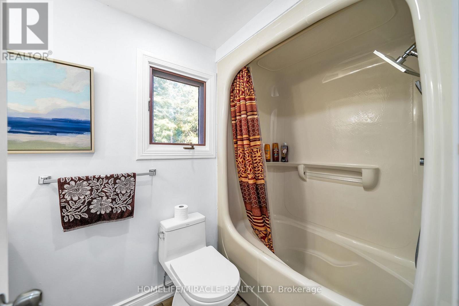 7 Houghton Court, Whitby, ON - Indoor Photo Showing Bathroom
