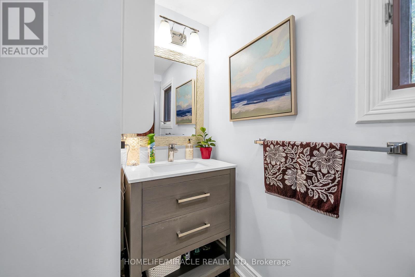 7 Houghton Court, Whitby, ON - Indoor Photo Showing Bathroom