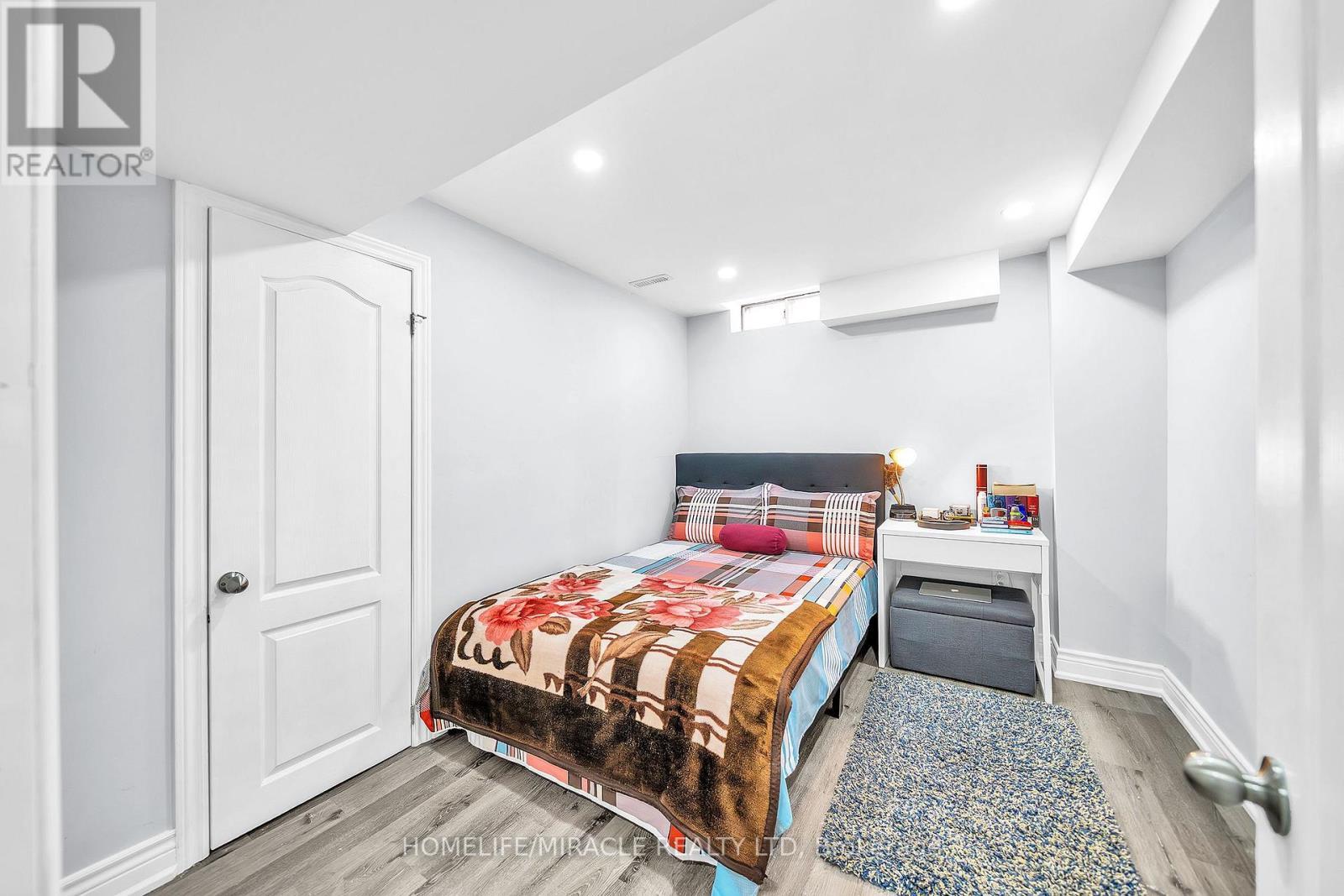 7 Houghton Court, Whitby, ON - Indoor Photo Showing Bedroom
