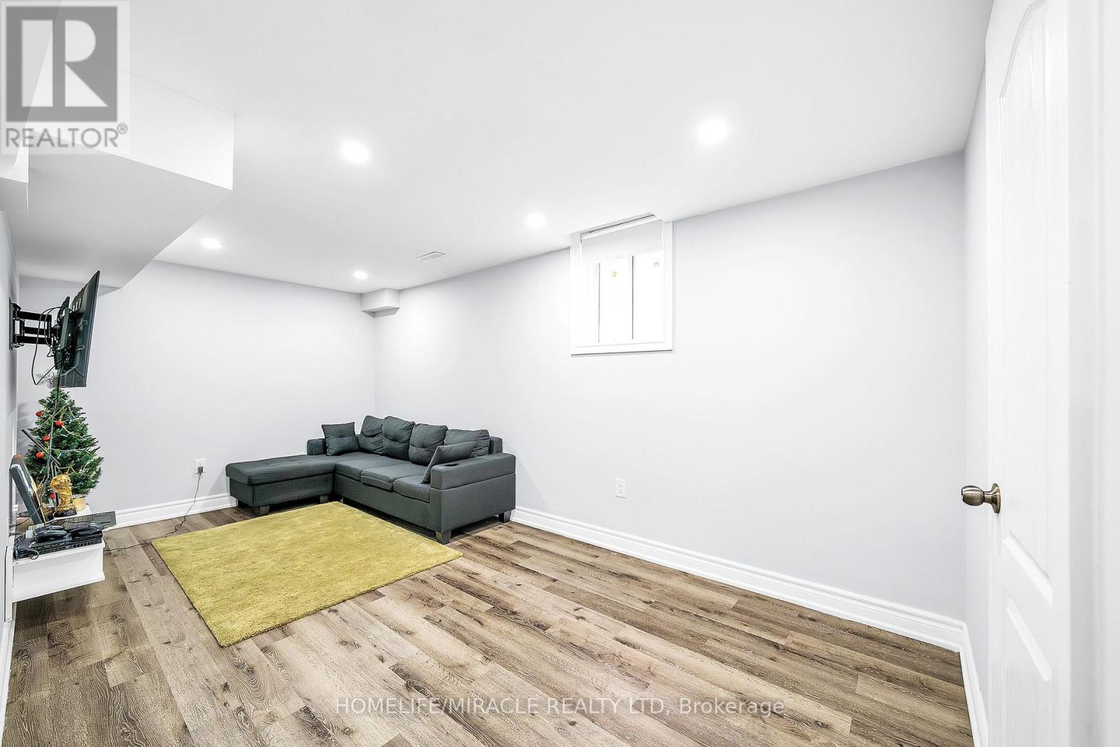 7 Houghton Court, Whitby, ON - Indoor