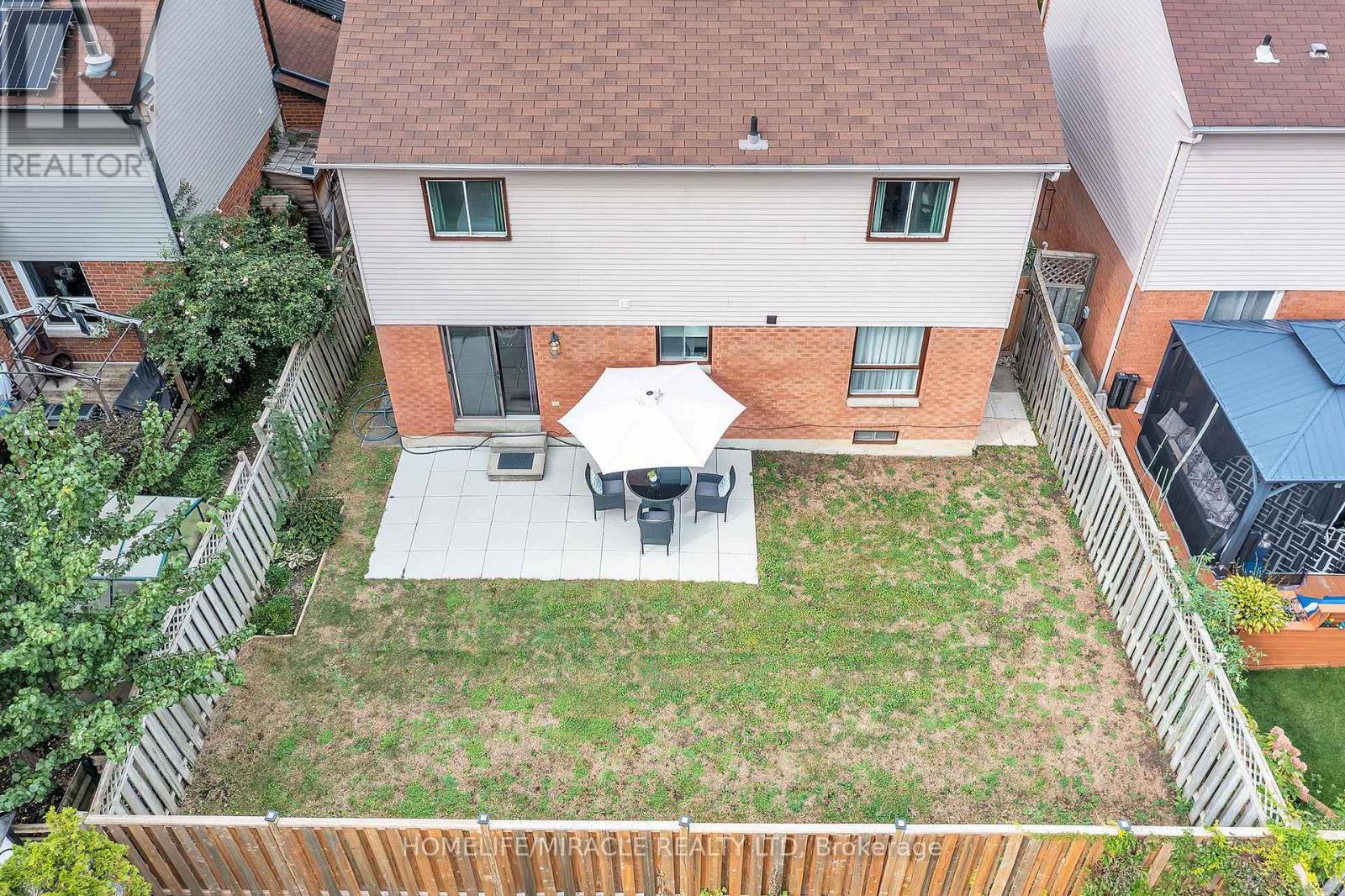 7 Houghton Court, Whitby, ON - Outdoor With Exterior