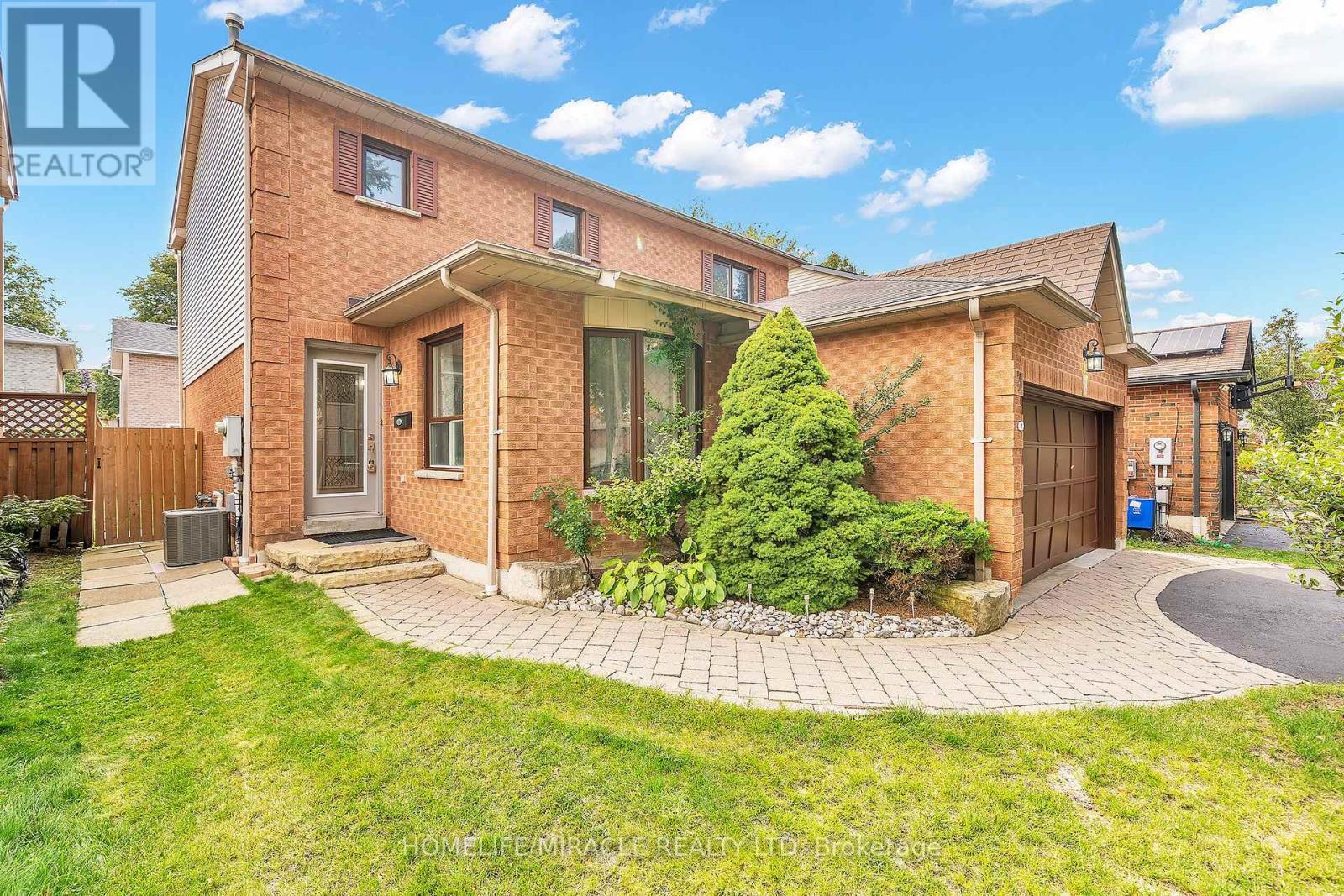 7 Houghton Court, Whitby, ON - Outdoor