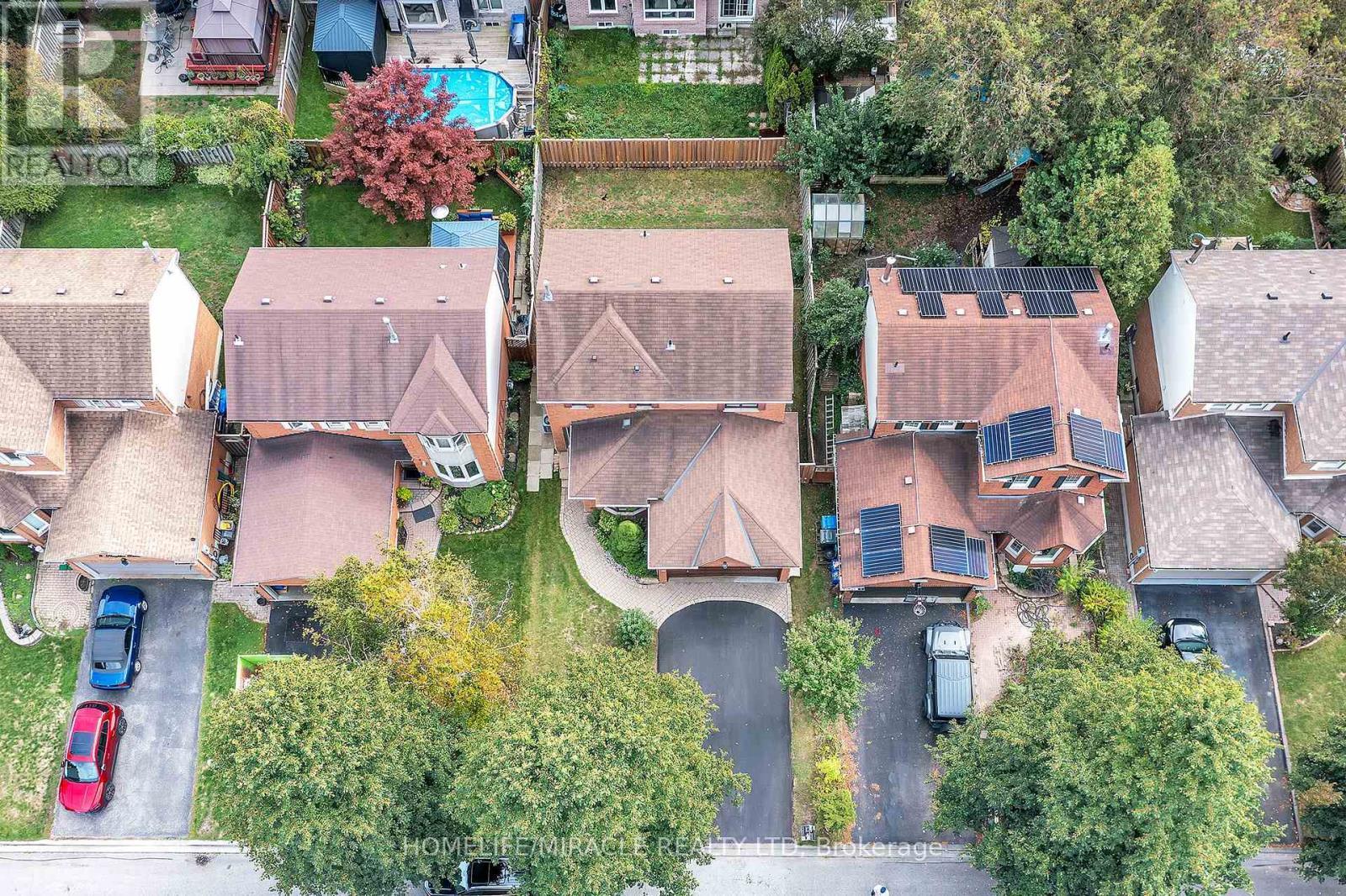 7 Houghton Court, Whitby, ON - Outdoor