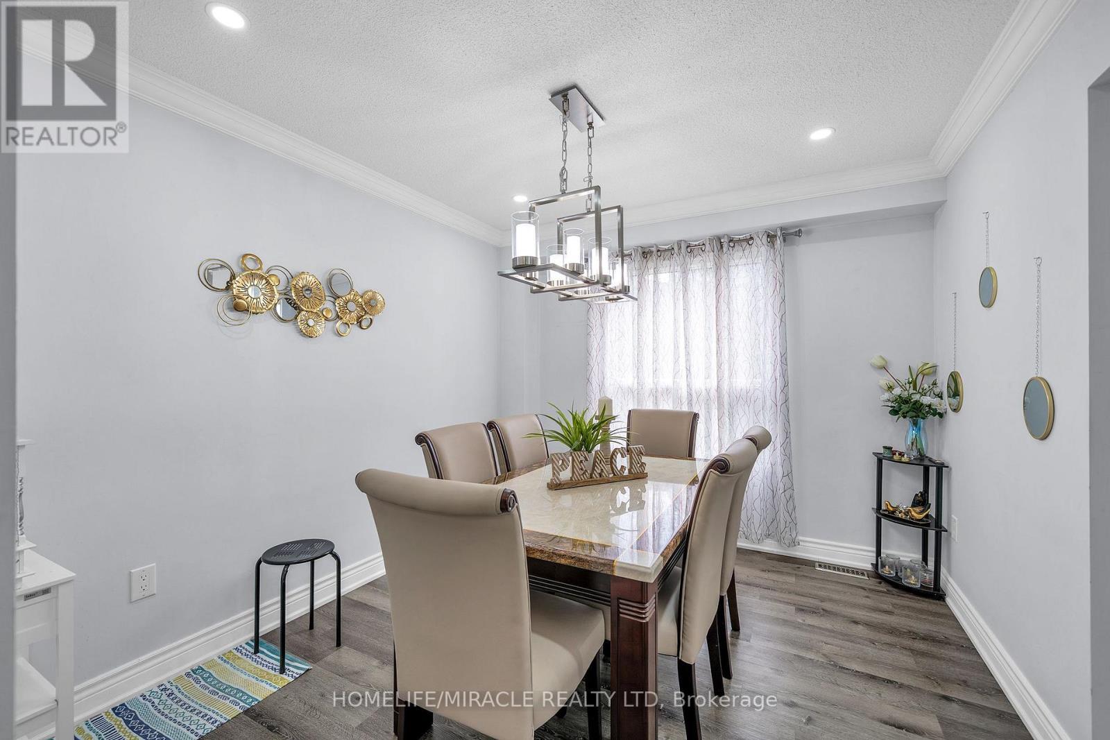 7 Houghton Court, Whitby, ON - Indoor Photo Showing Dining Room