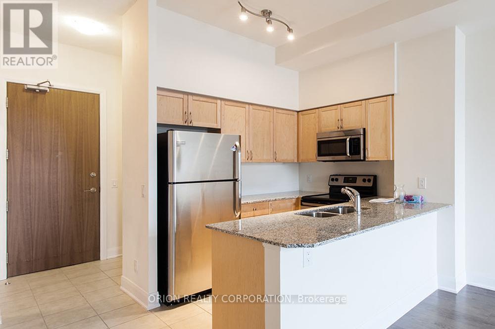 215 - 4700 Highway 7 Road, Vaughan, ON - Indoor Photo Showing Kitchen With Double Sink
