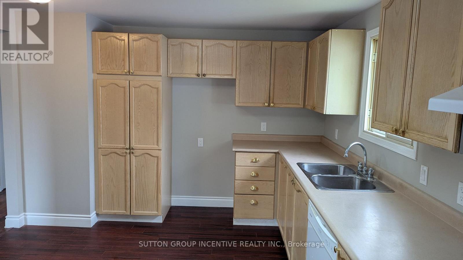 49 Royal Oak Drive, Innisfil, ON - Indoor Photo Showing Kitchen With Double Sink