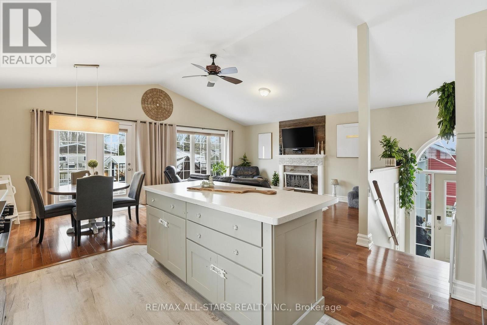 167 Silas Boulevard, Georgina, ON - Indoor With Fireplace