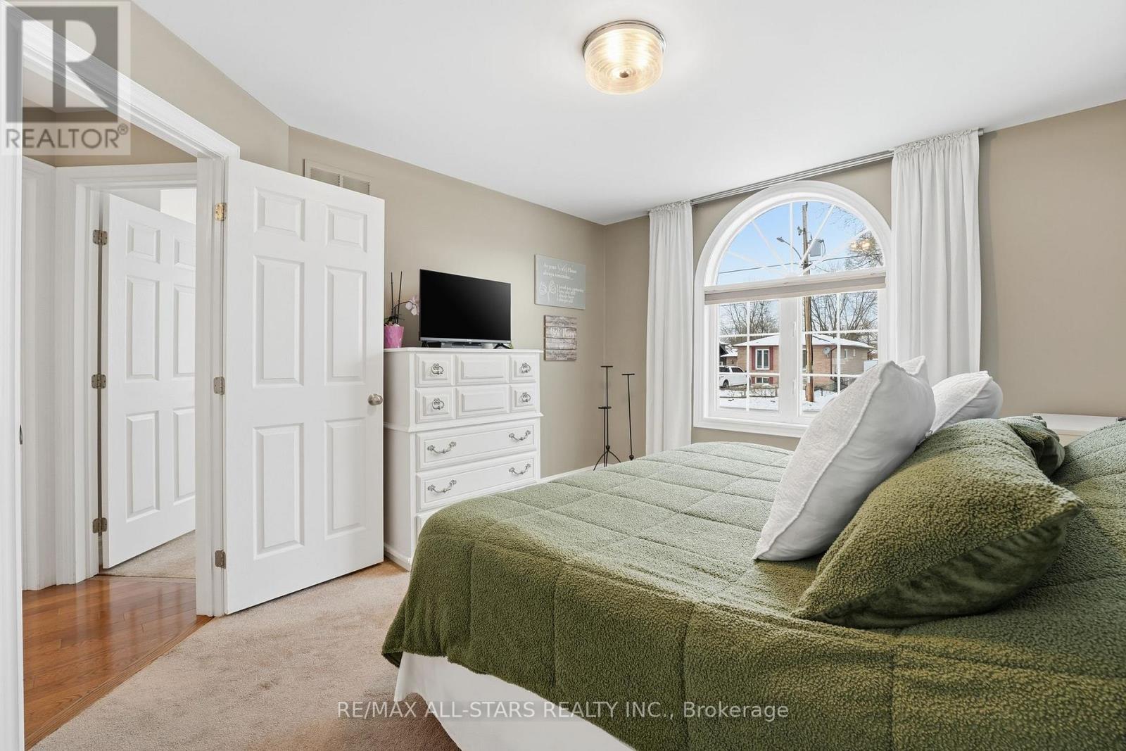 167 Silas Boulevard, Georgina, ON - Indoor Photo Showing Bedroom