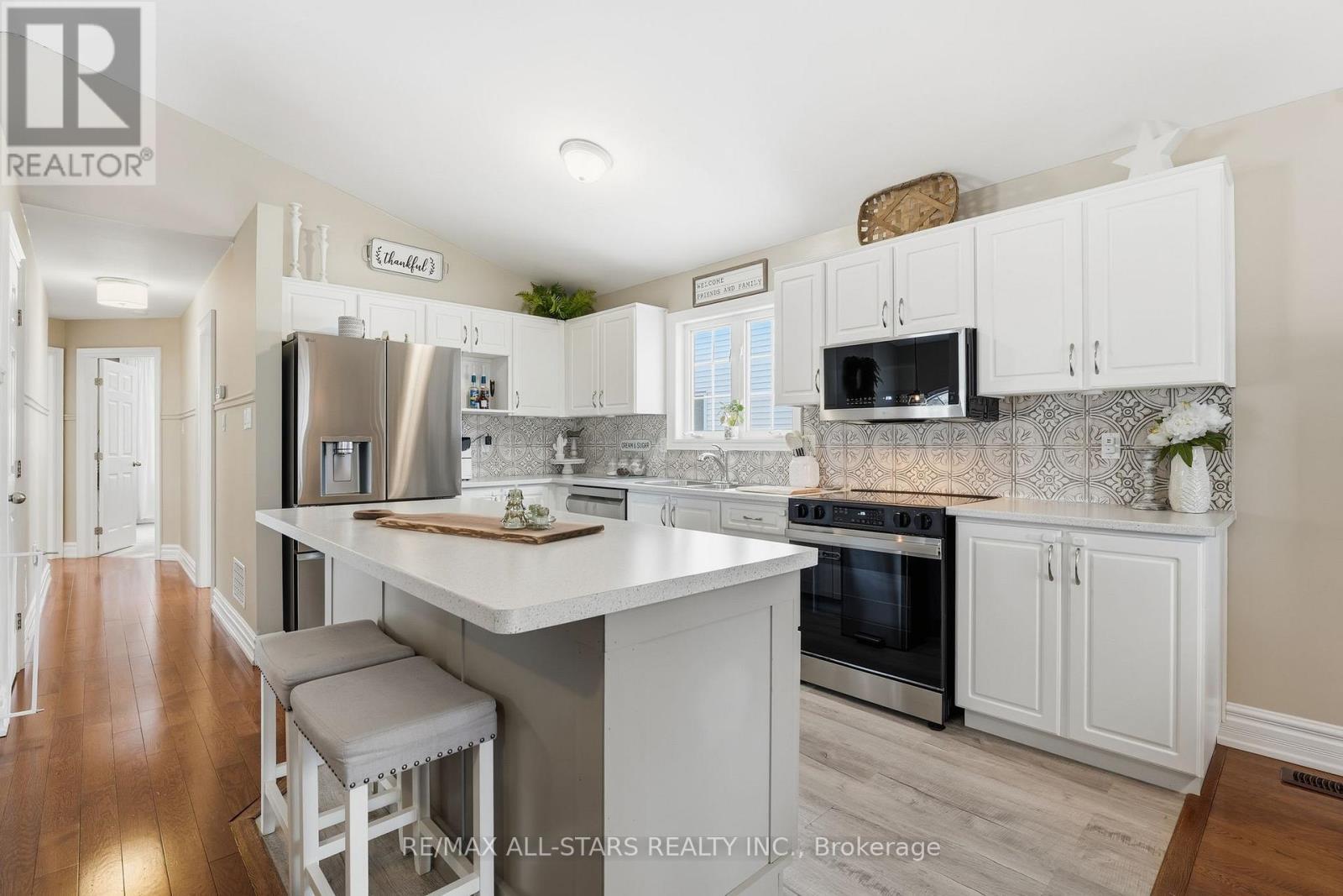 167 Silas Boulevard, Georgina, ON - Indoor Photo Showing Kitchen With Upgraded Kitchen