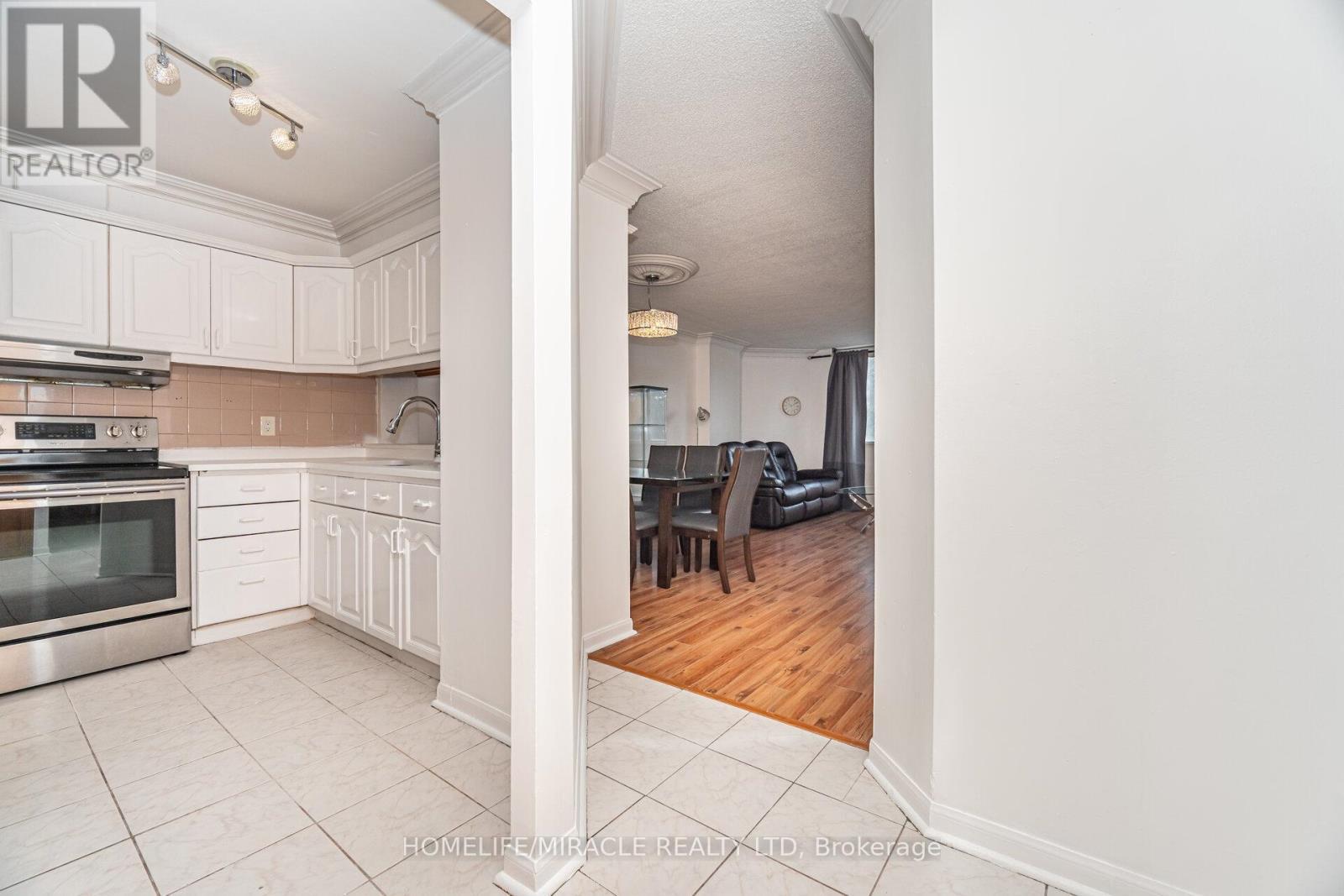 208 - 236 Albion Road, Toronto, ON - Indoor Photo Showing Kitchen