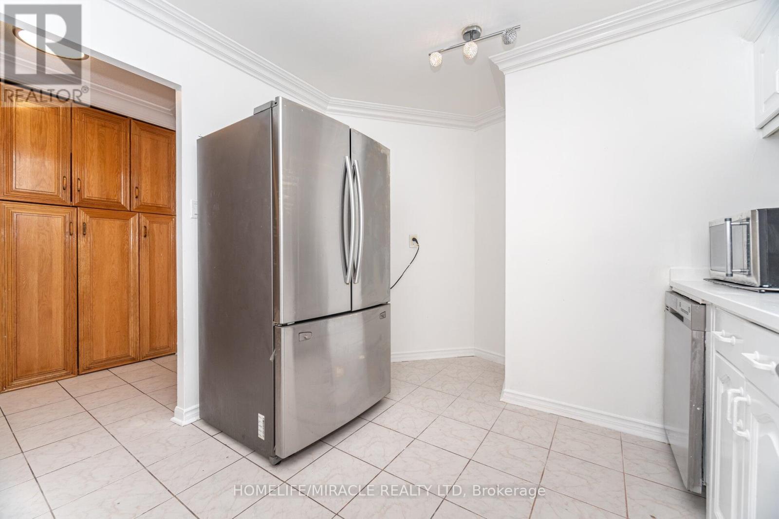 208 - 236 Albion Road, Toronto, ON - Indoor Photo Showing Kitchen