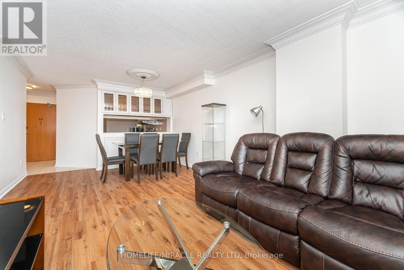208 - 236 Albion Road, Toronto, ON - Indoor Photo Showing Living Room