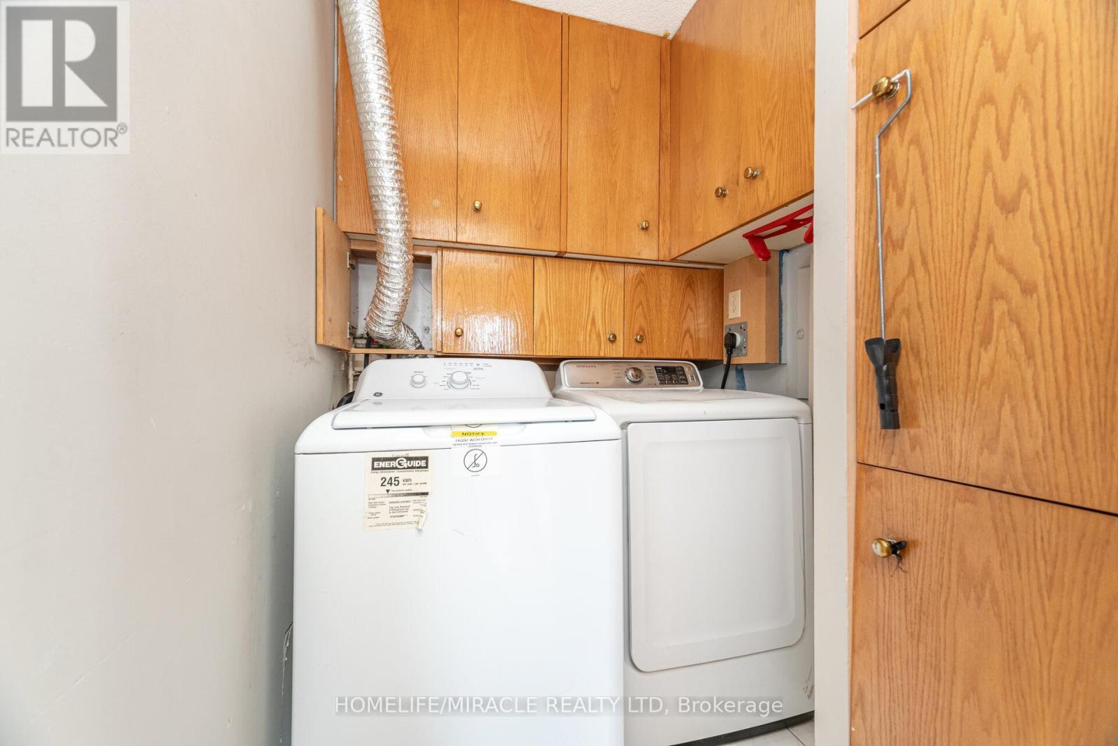 208 - 236 Albion Road, Toronto, ON - Indoor Photo Showing Laundry Room