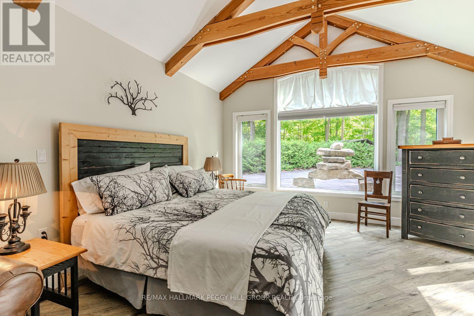 284 Lake Dalrymple Road, Kawartha Lakes, ON - Indoor Photo Showing Bedroom