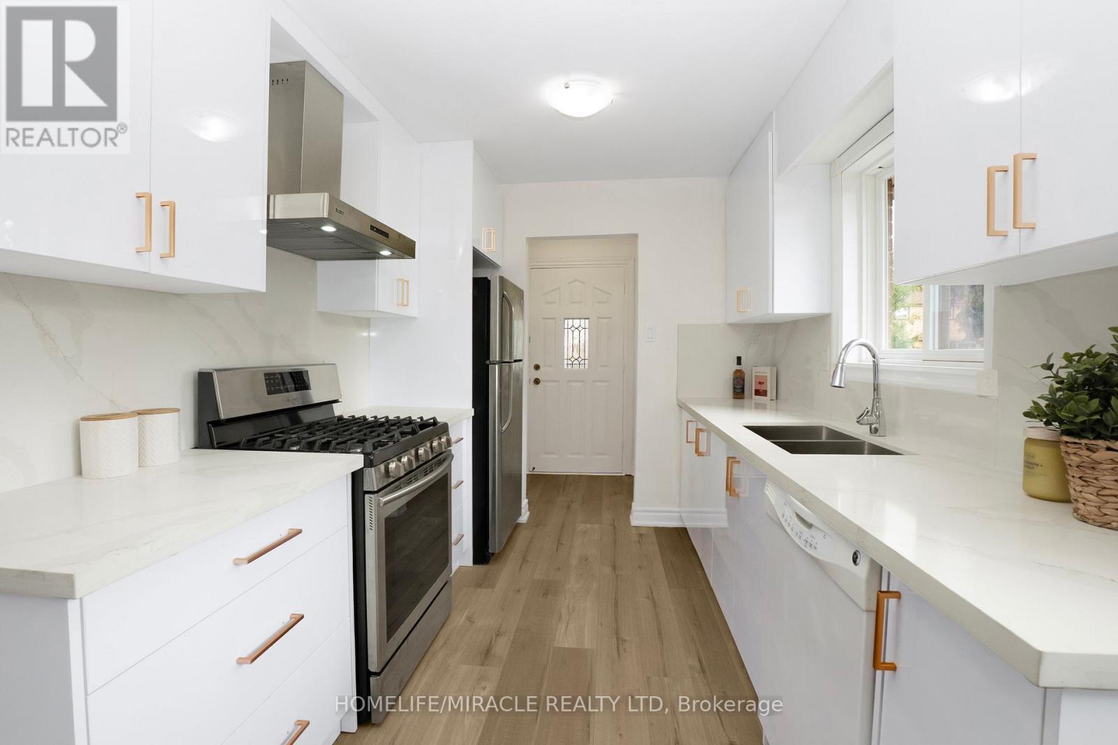 66 Avening Drive, Toronto, ON - Indoor Photo Showing Kitchen With Double Sink With Upgraded Kitchen
