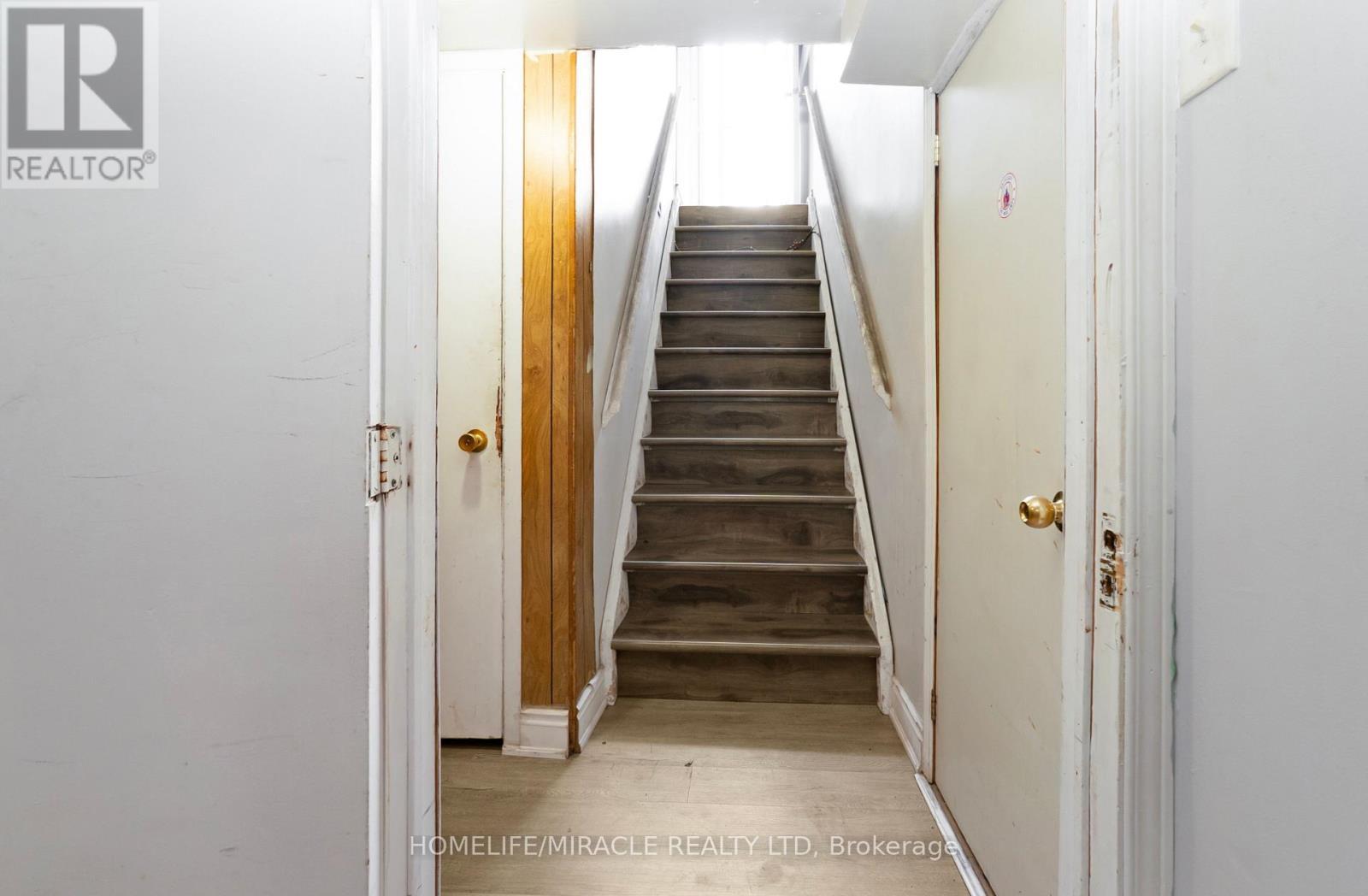 66 Avening Drive, Toronto, ON - Indoor Photo Showing Other Room