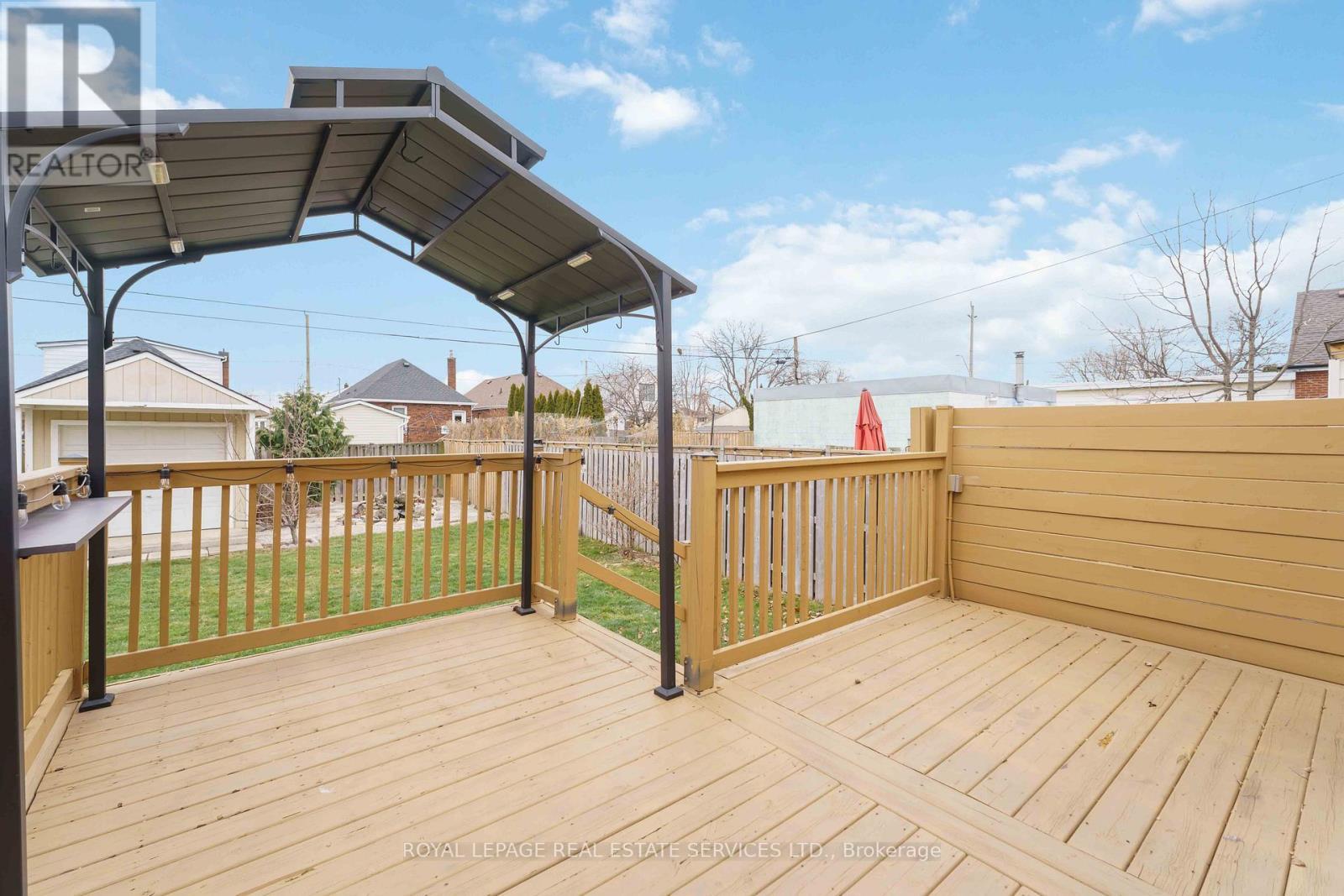 136 Ivon Avenue, Hamilton, ON - Outdoor With Deck Patio Veranda With Exterior