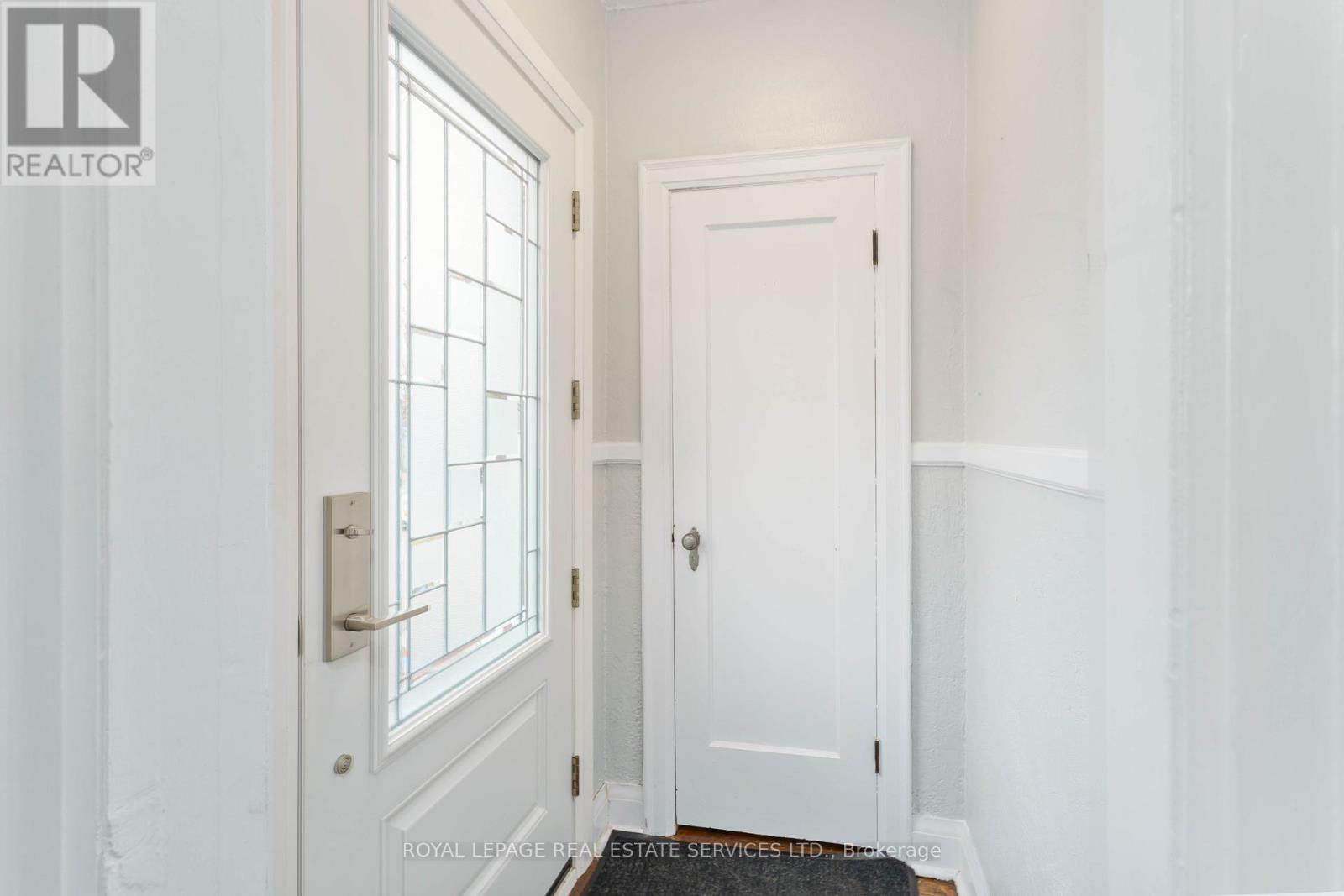 136 Ivon Avenue, Hamilton, ON - Indoor Photo Showing Other Room