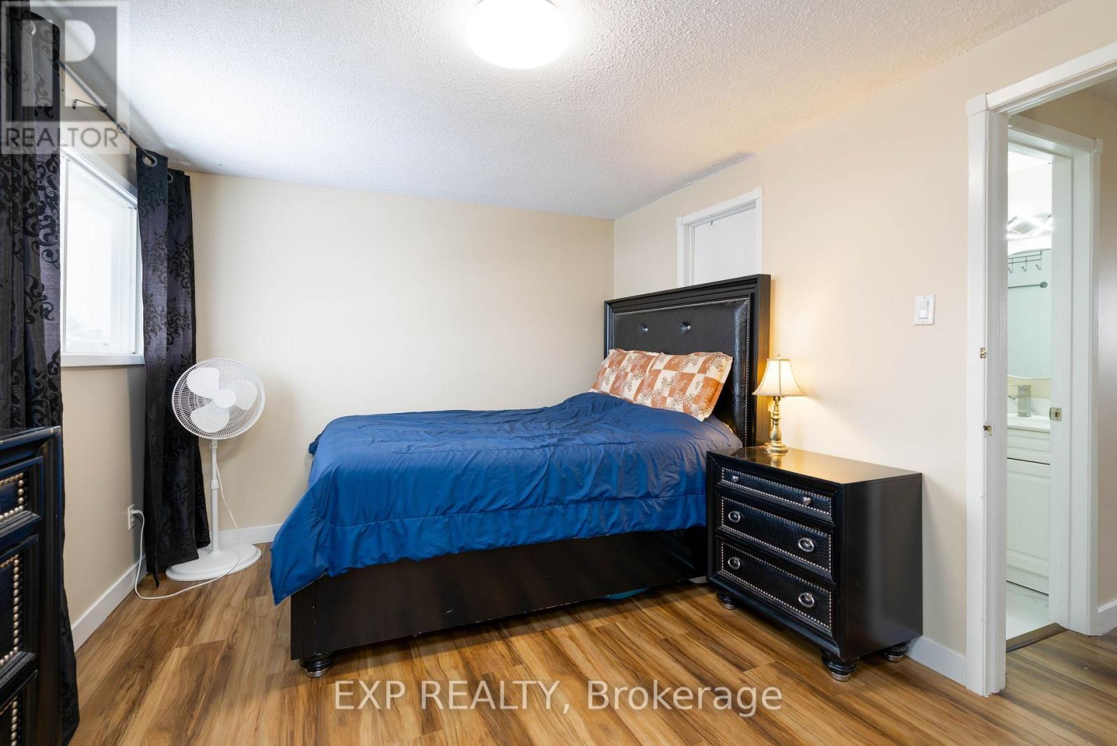 102 The Country Way, Kitchener, ON - Indoor Photo Showing Bedroom
