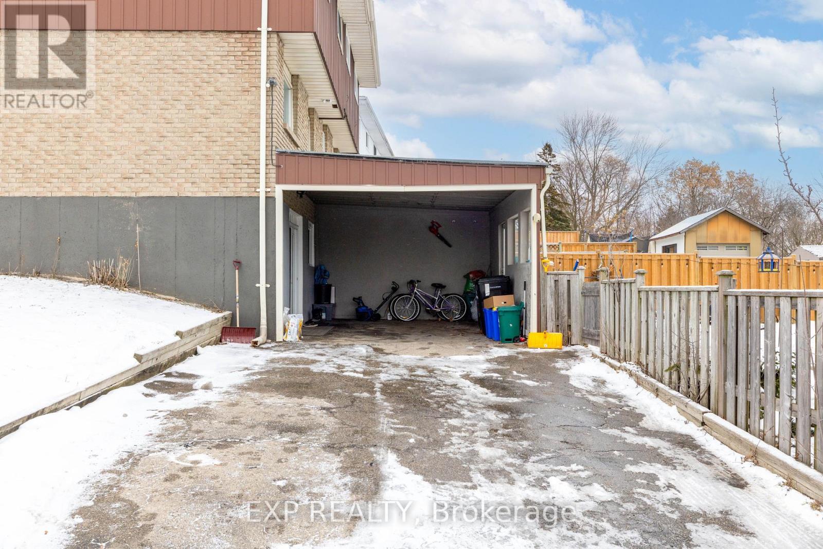 102 The Country Way, Kitchener, ON - Outdoor