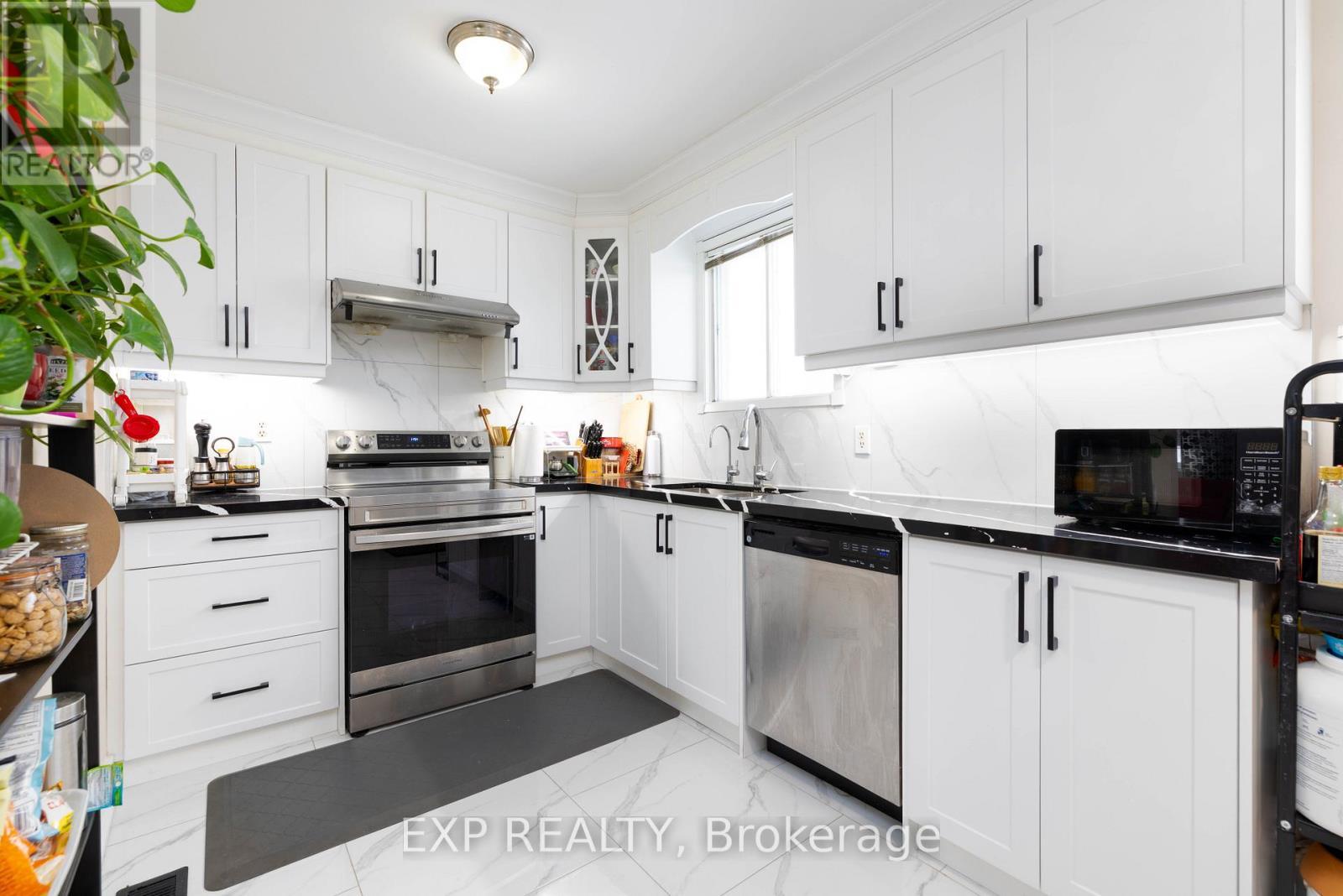 102 The Country Way, Kitchener, ON - Indoor Photo Showing Kitchen