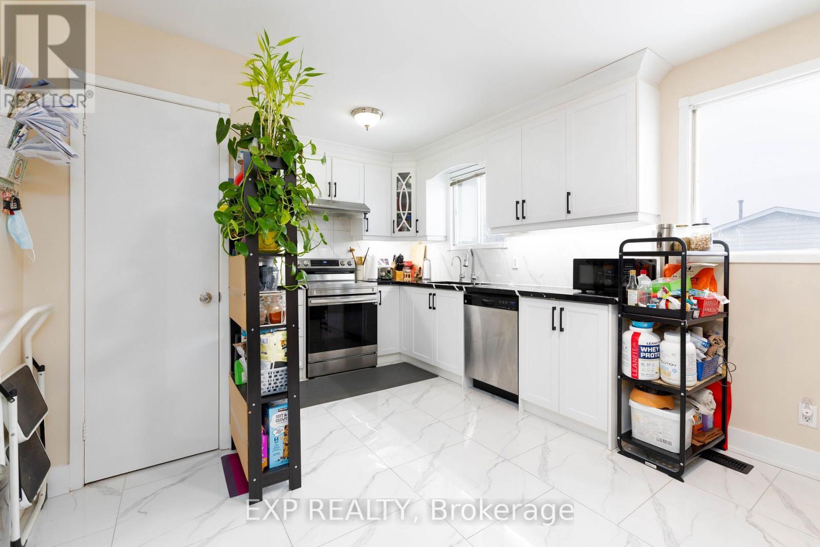 102 The Country Way, Kitchener, ON - Indoor Photo Showing Kitchen