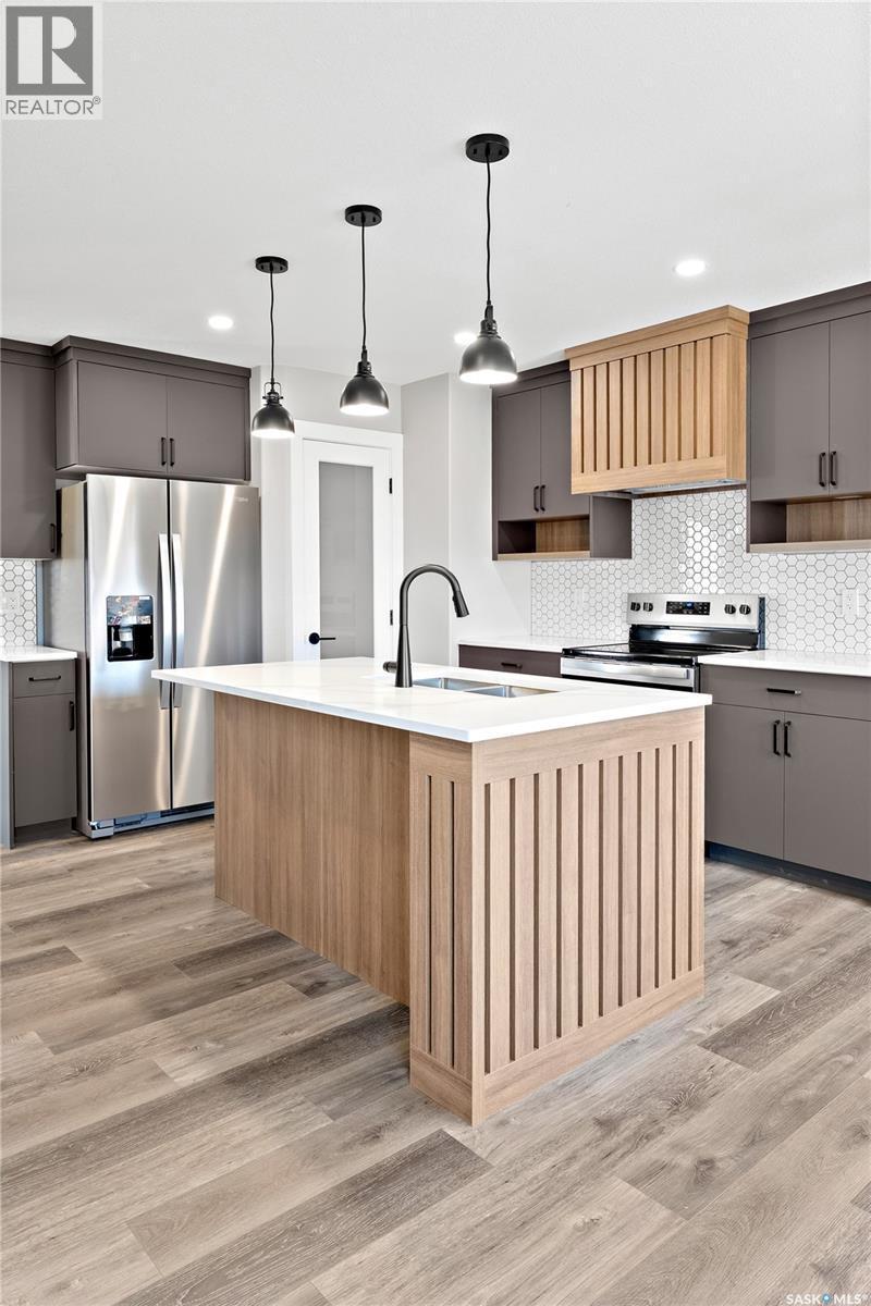 3072 Dumont Way, Regina, SK - Indoor Photo Showing Kitchen With Stainless Steel Kitchen With Upgraded Kitchen