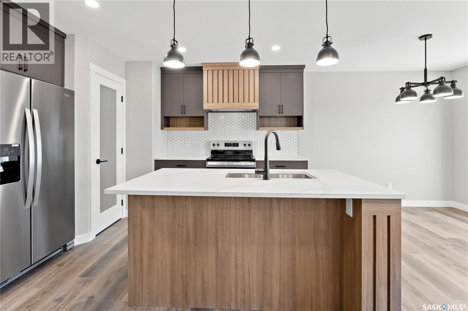 3072 Dumont Way, Regina, SK - Indoor Photo Showing Kitchen With Stainless Steel Kitchen With Upgraded Kitchen