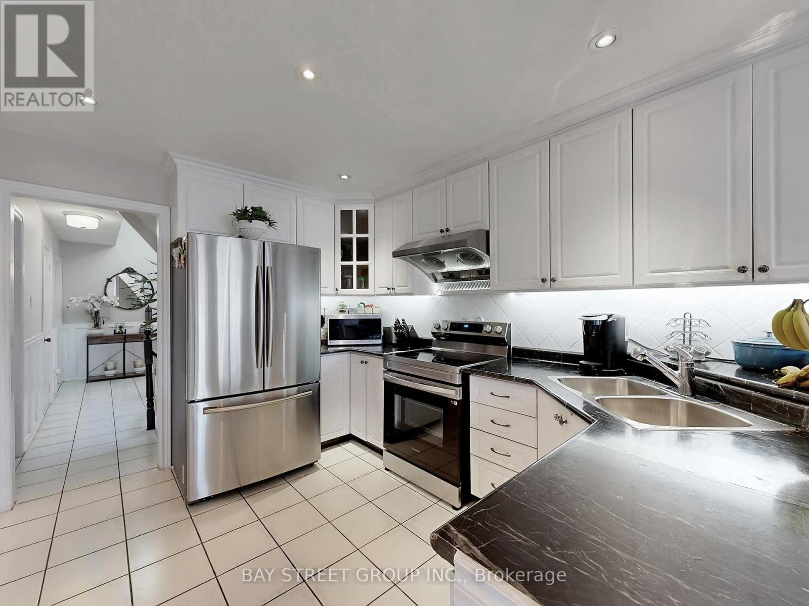 36 Durant Crescent, Markham, ON - Indoor Photo Showing Kitchen With Double Sink