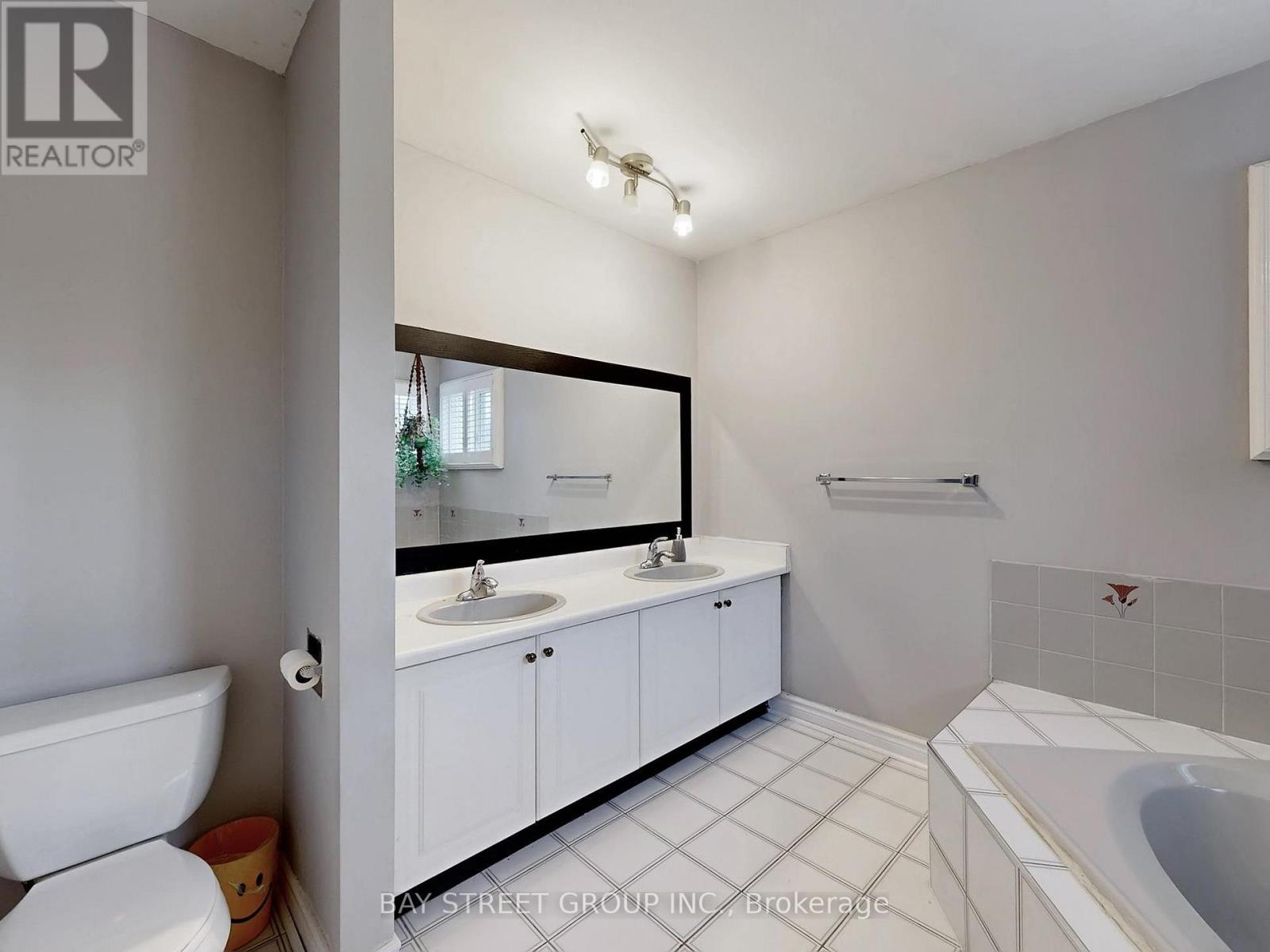 36 Durant Crescent, Markham, ON - Indoor Photo Showing Bathroom